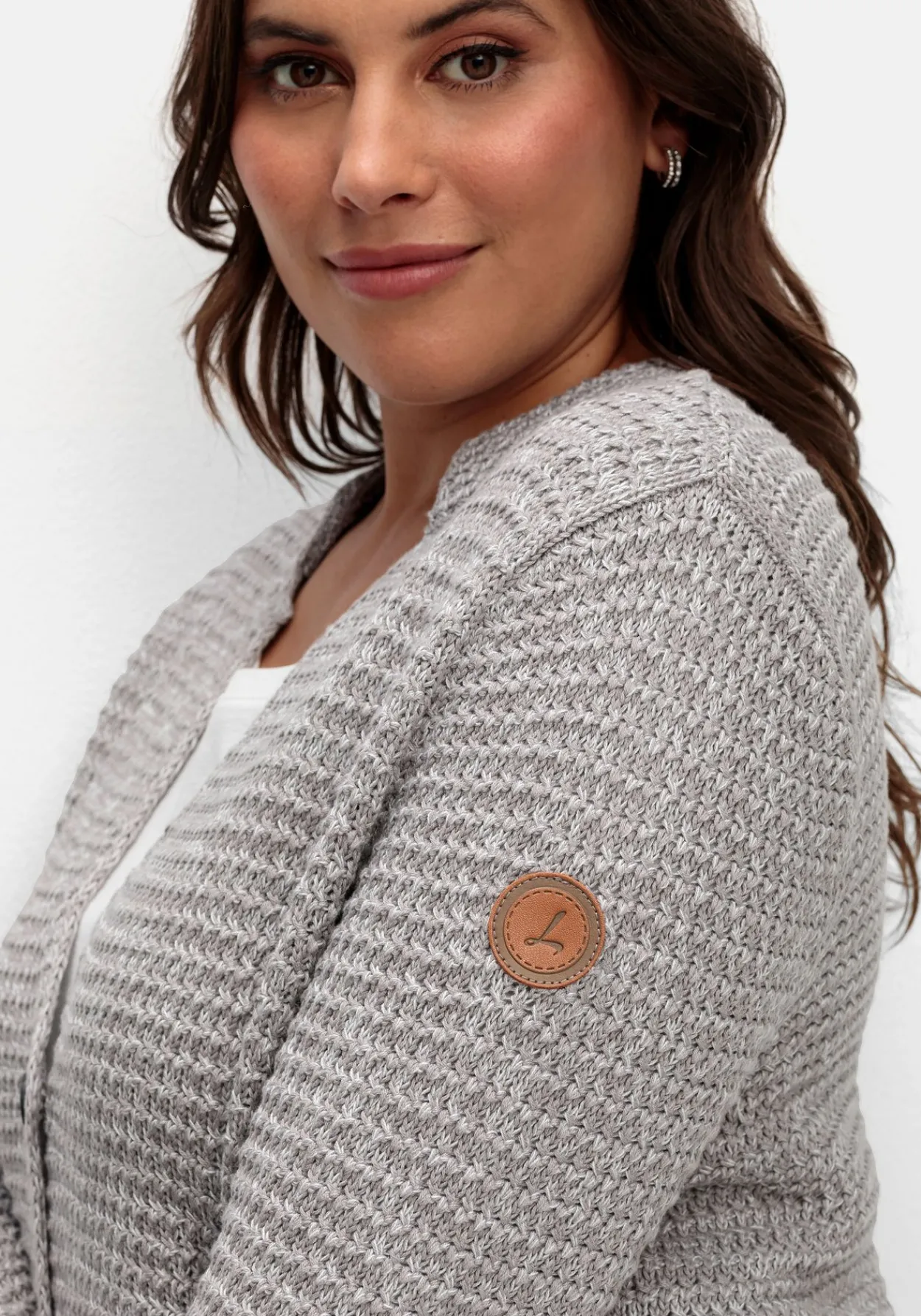 Grobstrickjacke mit Stehkragen und Taschen<sheego Best