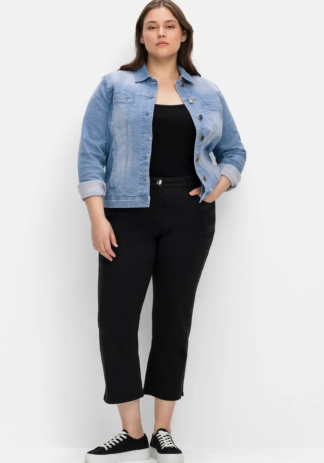 Jeansjacke in leicht taillierter und verkürzter Form<sheego Best