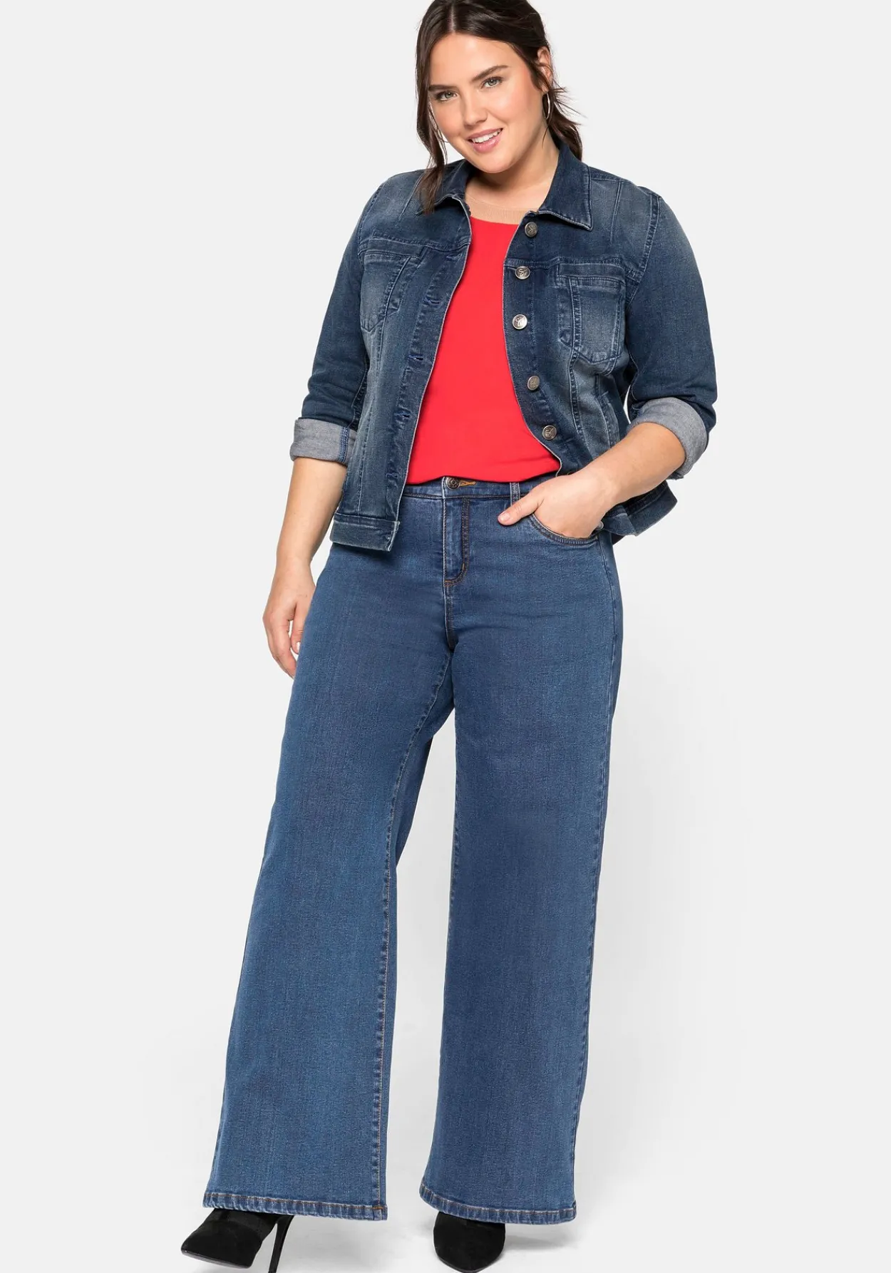 Jeansjacke in leicht taillierter und verkürzter Form<sheego Discount