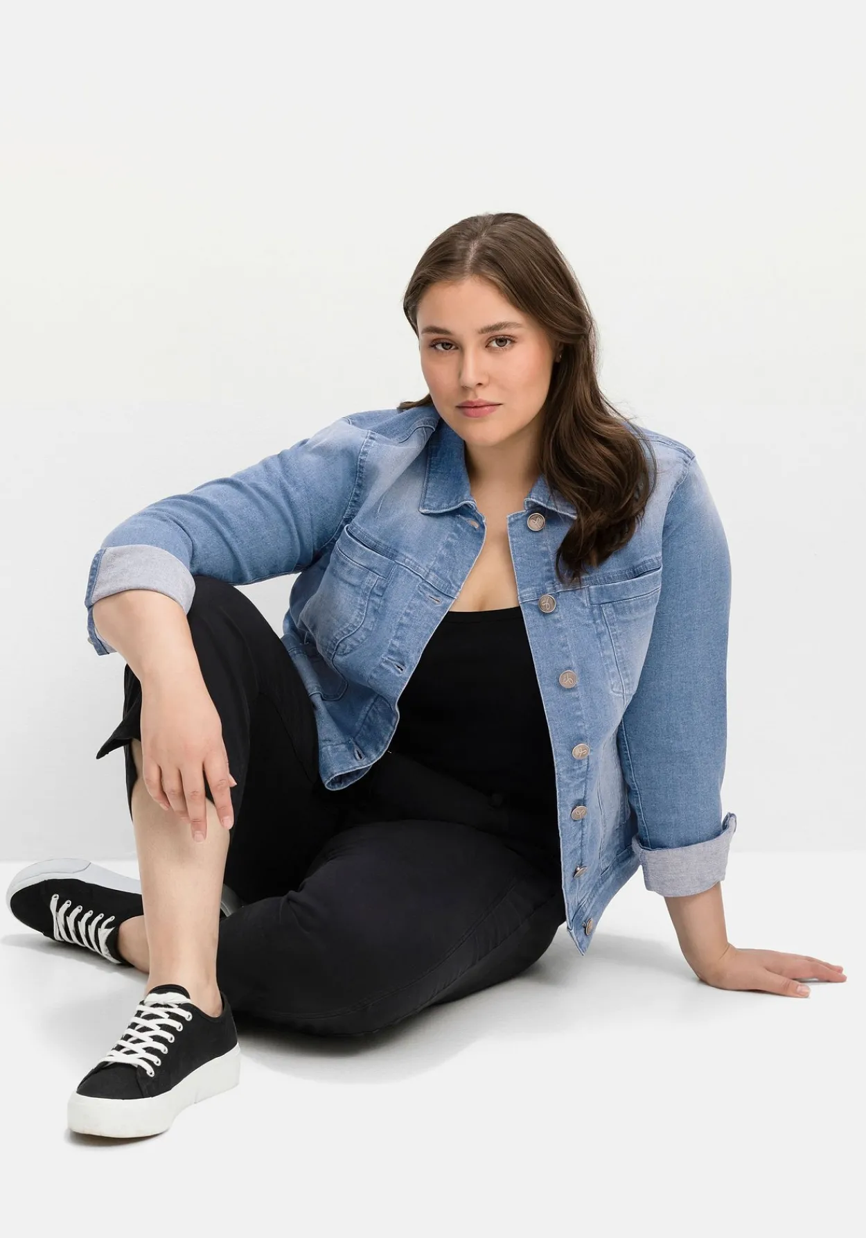 Jeansjacke in leicht taillierter und verkürzter Form<sheego Best