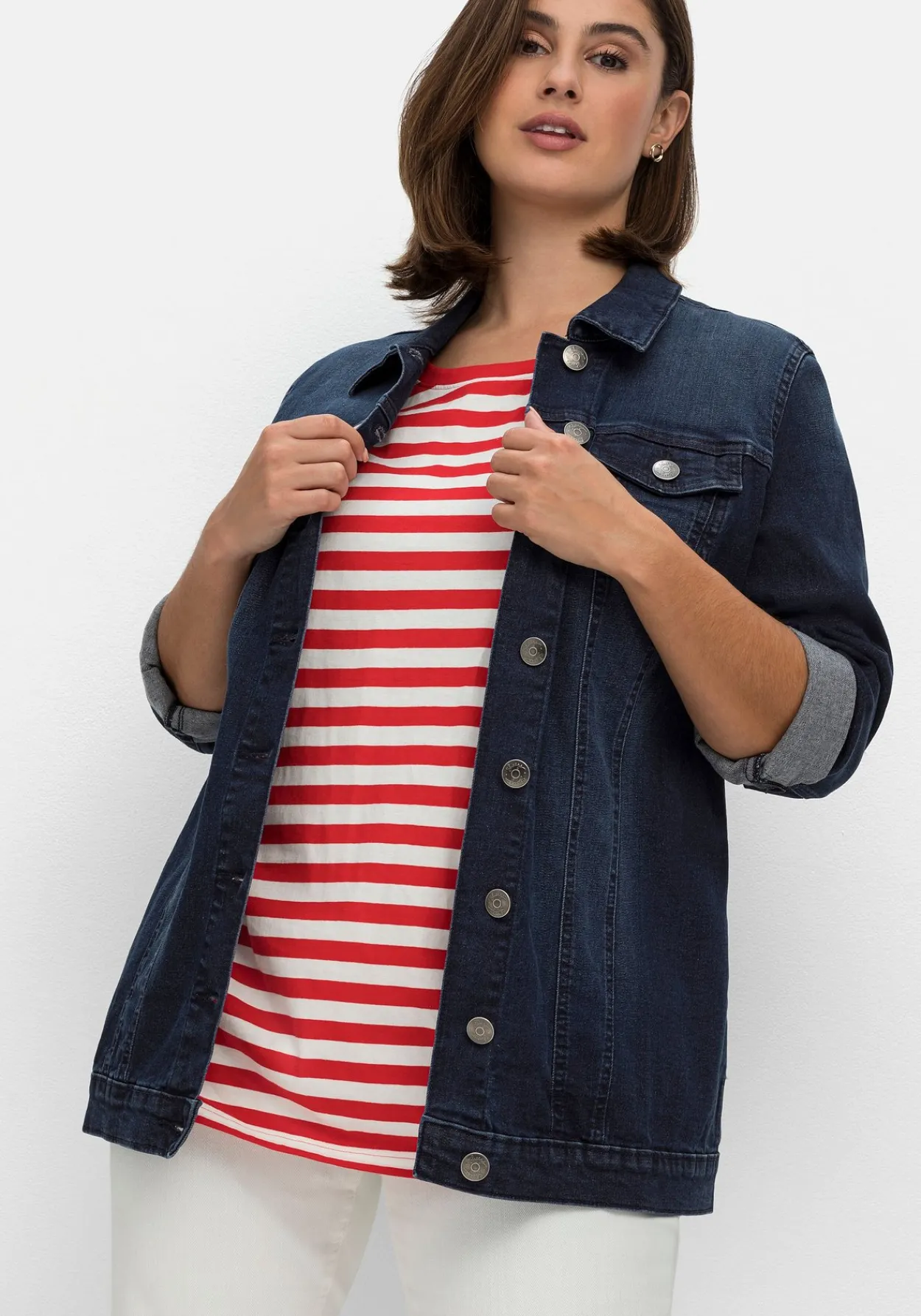 Jeansjacke in taillierter Form, mit Brusttaschen<sheego Clearance
