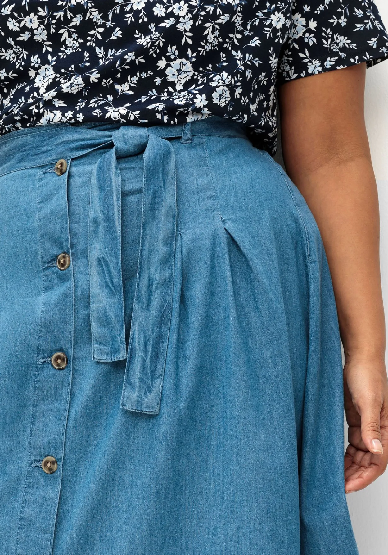 Jeansrock in A-Linie, mit Bindegürtel<sheego Hot