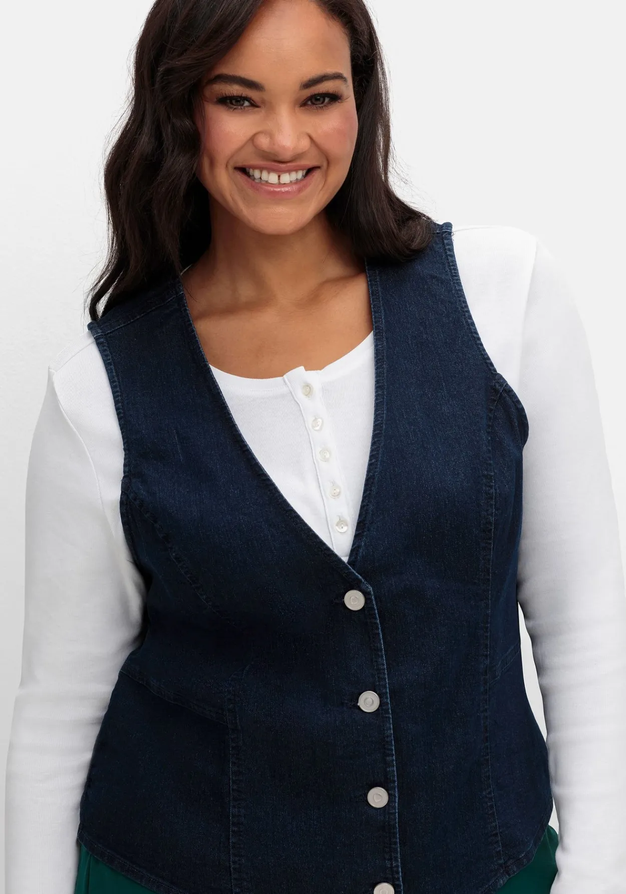 Jeansweste in kurzer, taillierter Form<sheego Discount