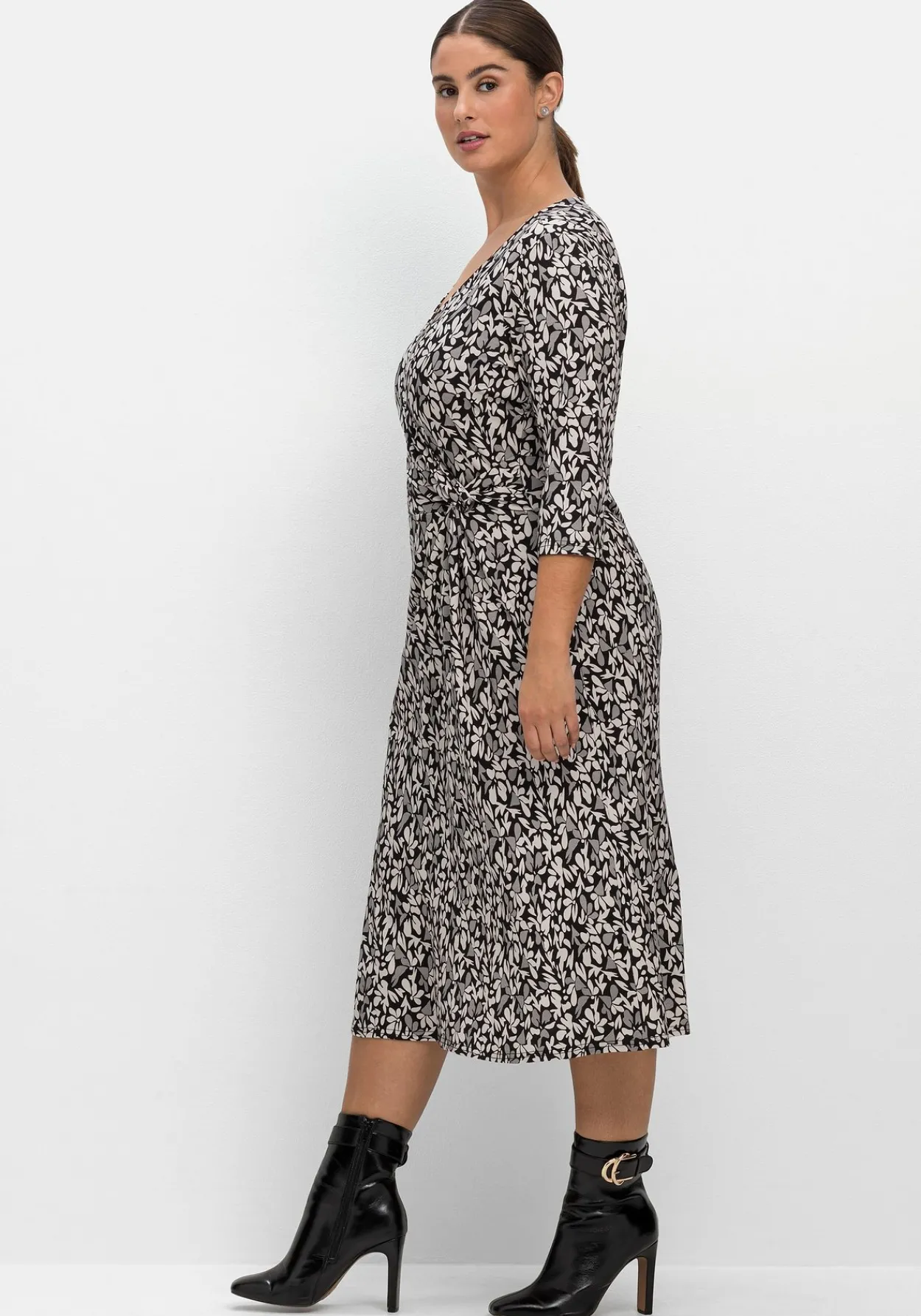 Jerseykleid in Wickeloptik, mit Blätterprint<sheego Clearance