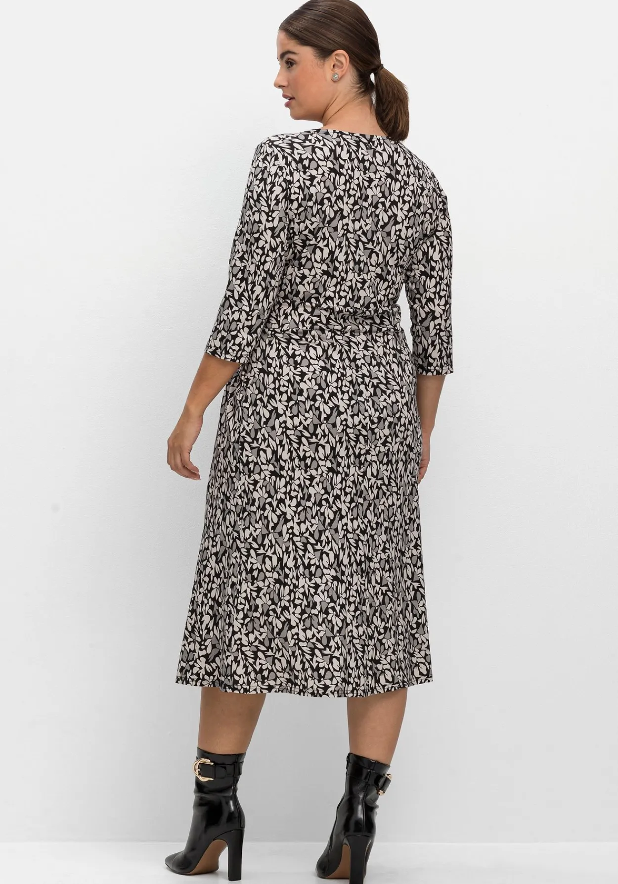 Jerseykleid in Wickeloptik, mit Blätterprint<sheego Clearance