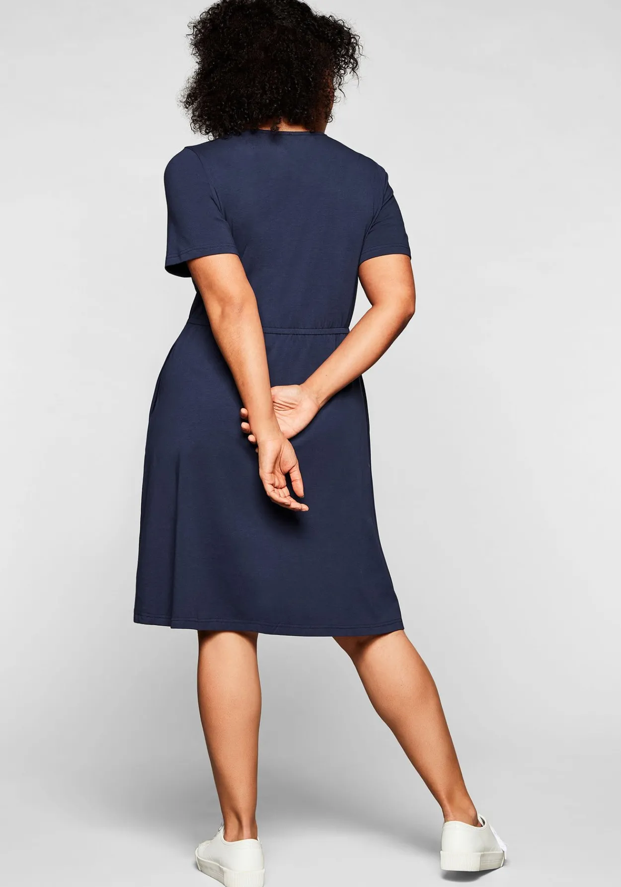 Jerseykleid mit Cut-out am Ausschnitt<sheego Sale