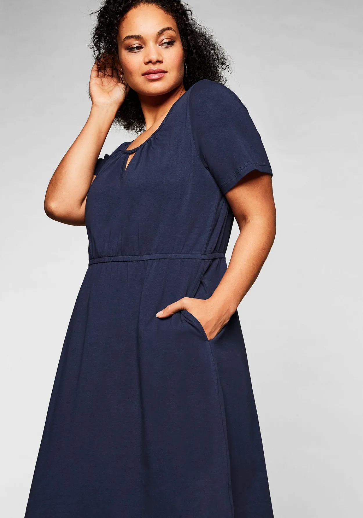 Jerseykleid mit Cut-out am Ausschnitt<sheego Sale