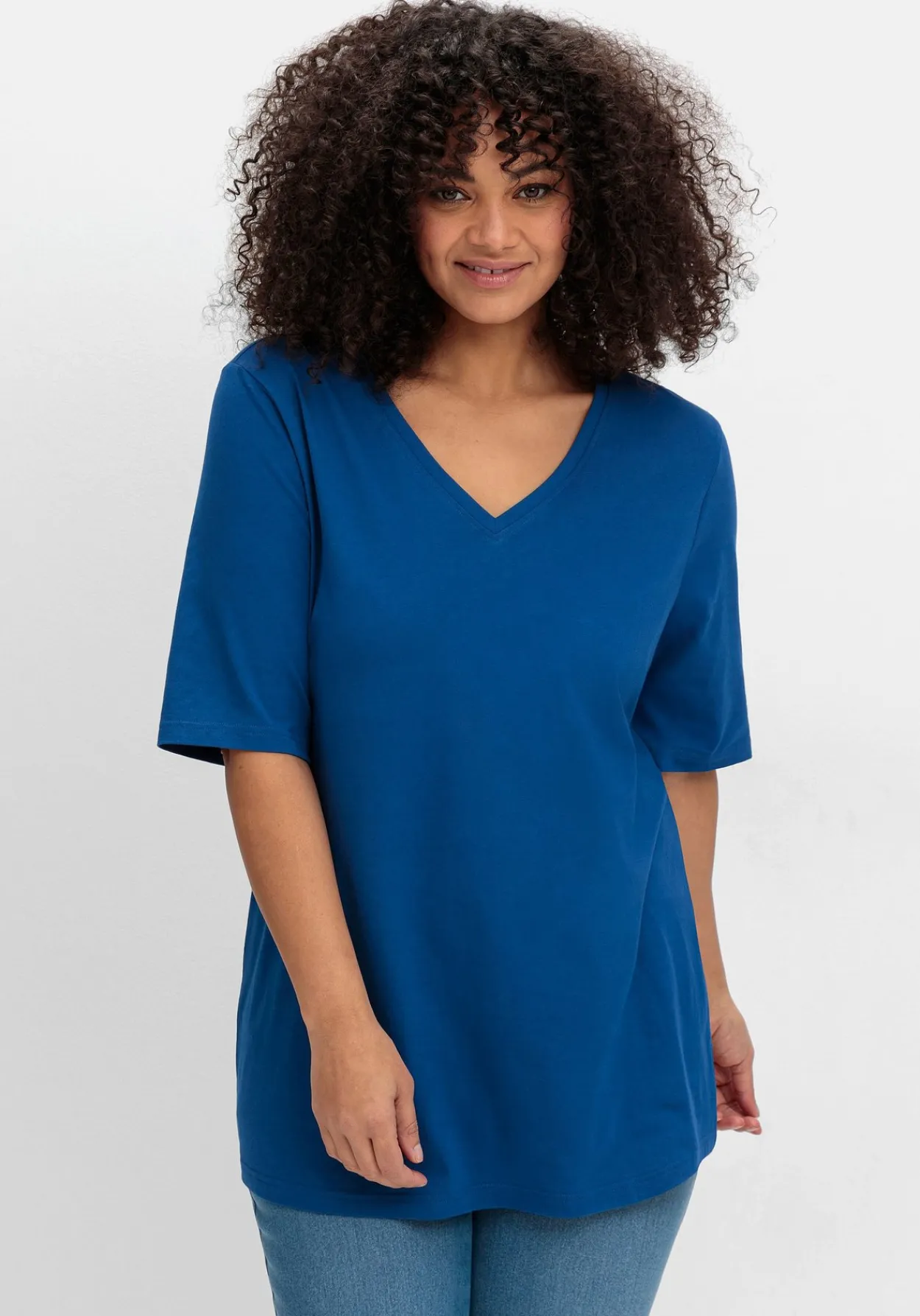 Jerseyshirt mit V-Ausschnitt, leicht tailliert<sheego Outlet