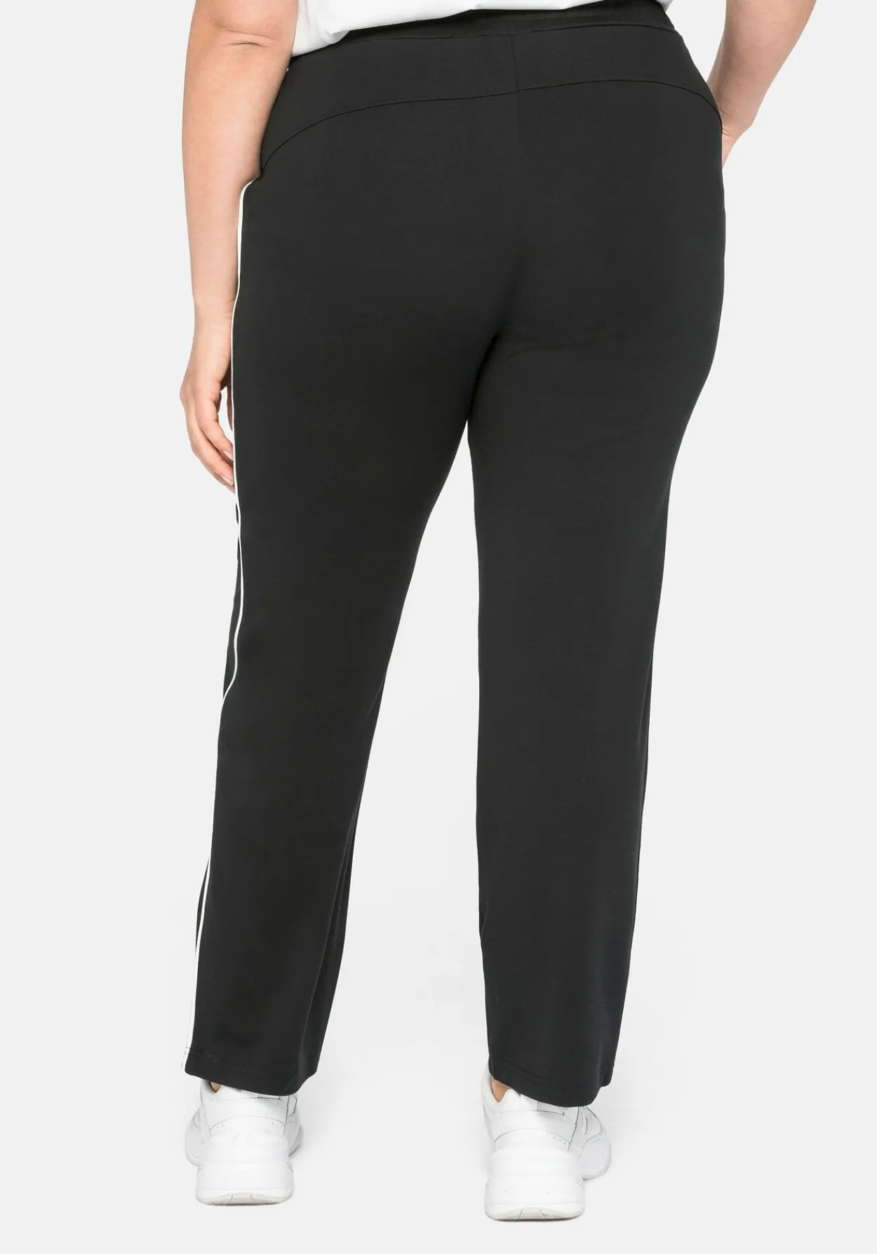 Jogginghose in weiter Form, mit Kontrastpaspel<sheego Fashion