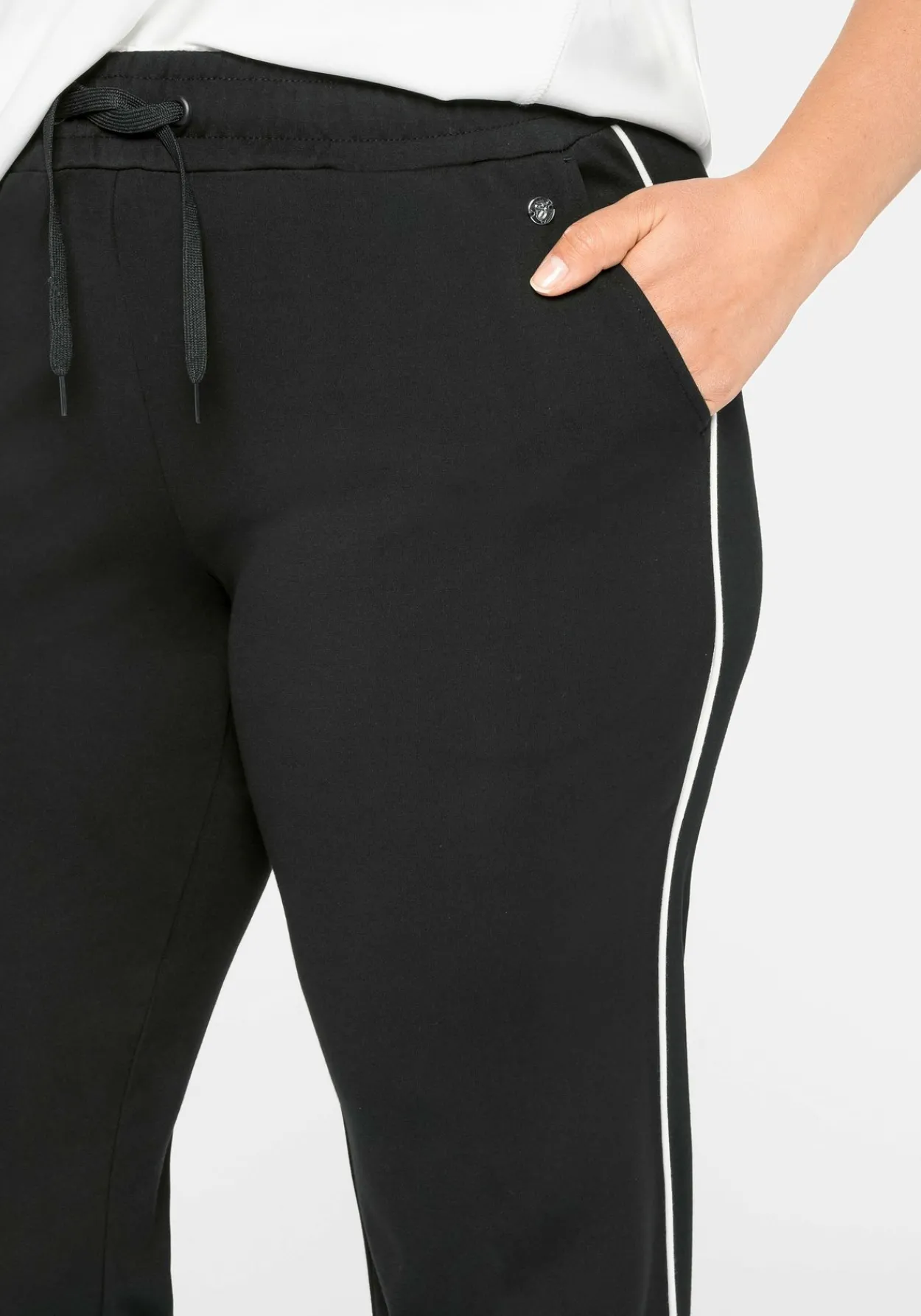 Jogginghose in weiter Form, mit Kontrastpaspel<sheego Fashion