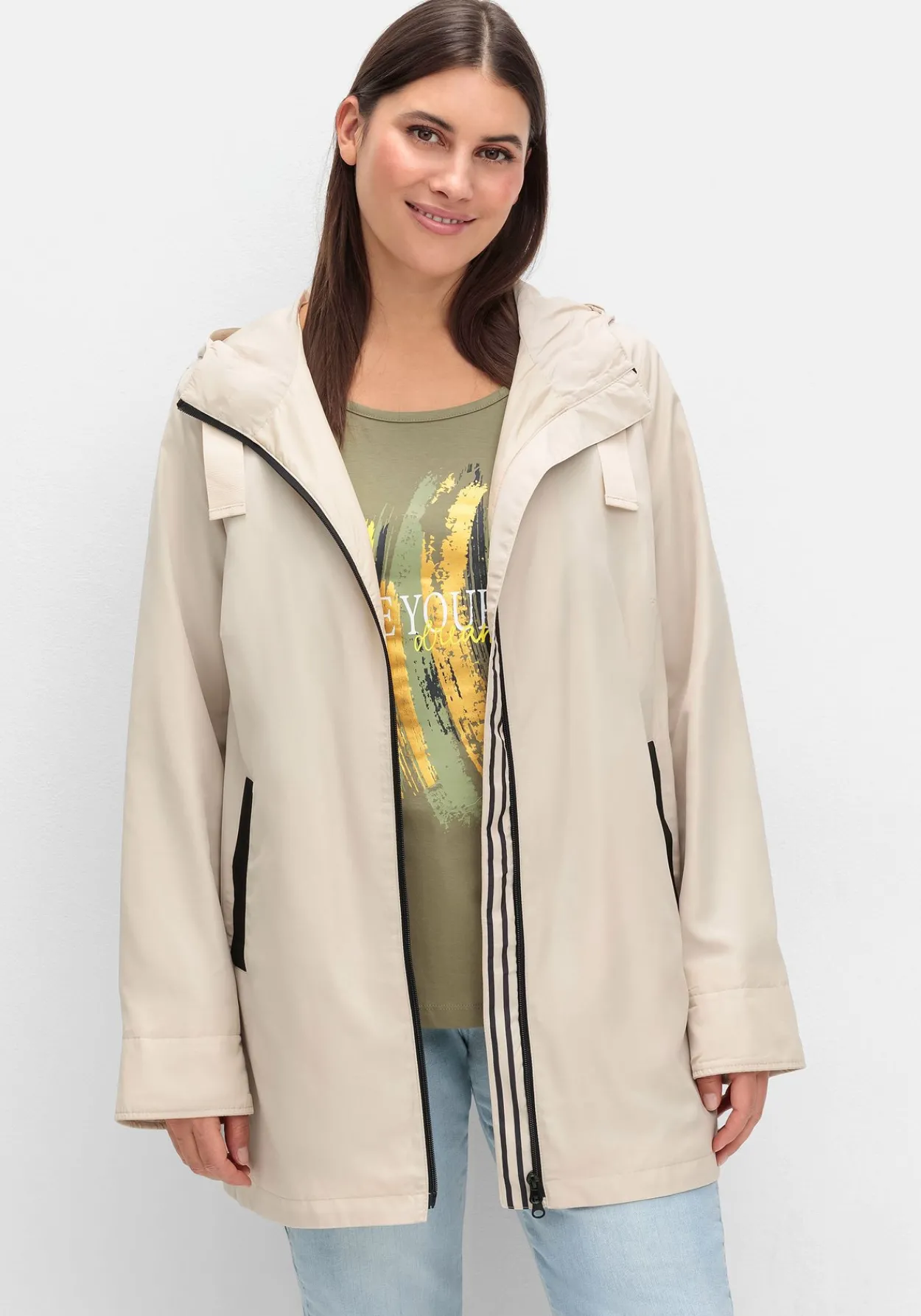 Kapuzenjacke in leichter Qualität, mit Kontrastdetails<sheego Sale