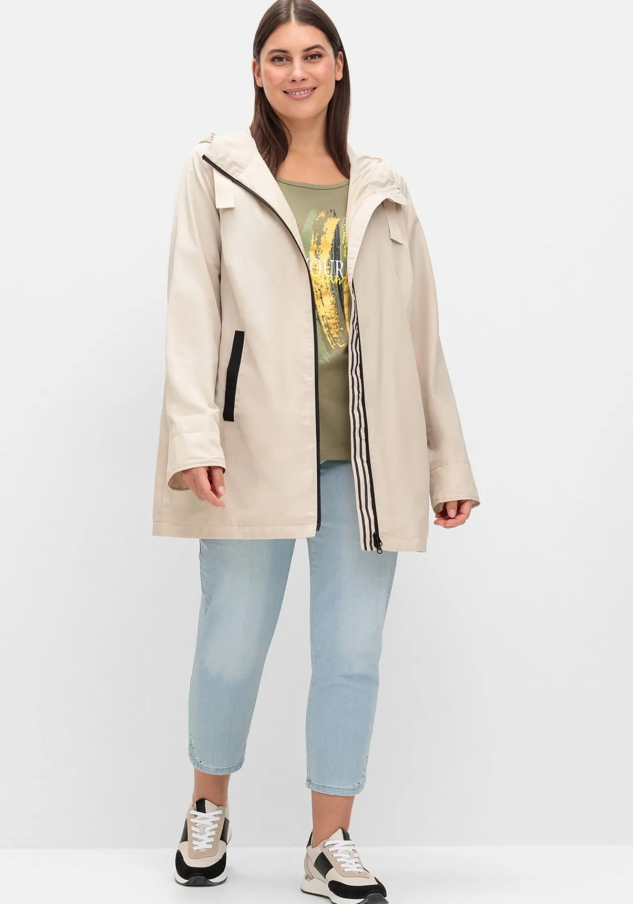 Kapuzenjacke in leichter Qualität, mit Kontrastdetails<sheego Sale