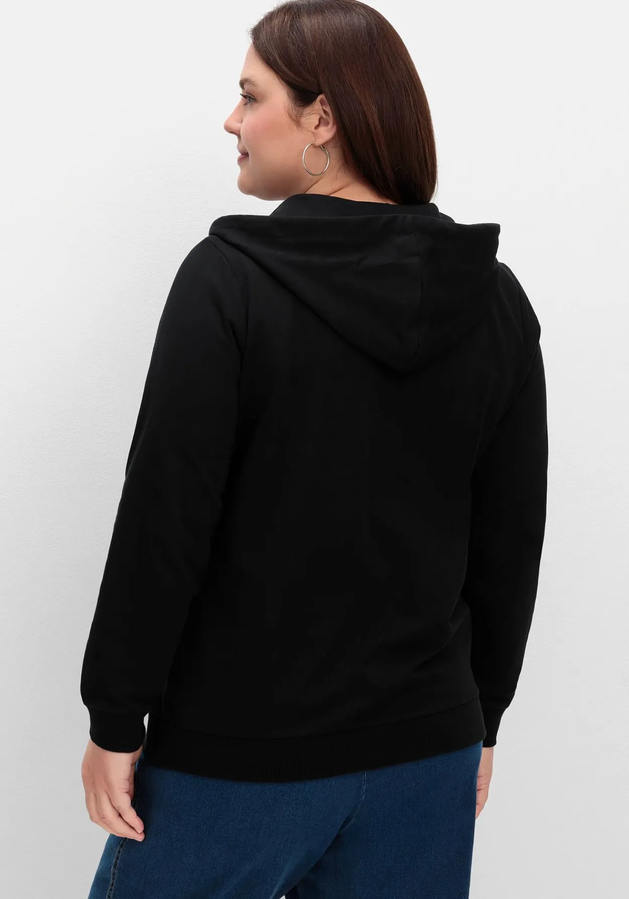 Kapuzensweatjacke mit Print und Kängurutasche<sheego Fashion