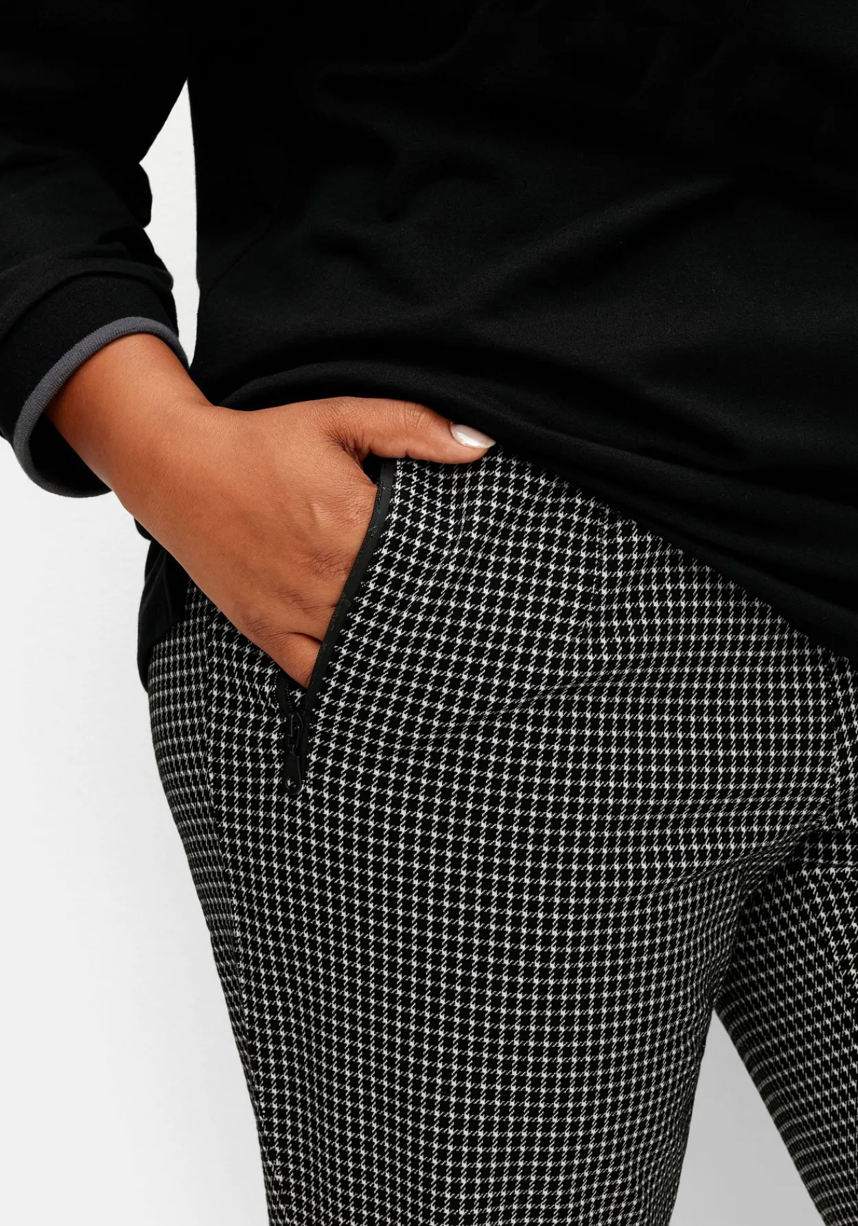 Karierte Joggpants mit Zippertaschen<sheego New