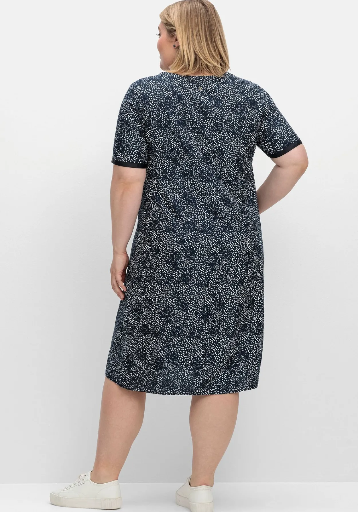 Kleid in leichter A-Linie, mit Punkte-Alloverprint<sheego Hot