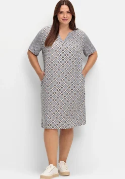 Kleid mit Grafikprint und Tunika-Ausschnitt<sheego Sale