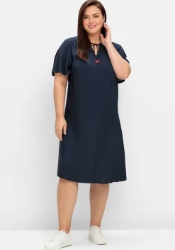Kleid mit Schlitz und Bindeband am Ausschnitt<sheego New