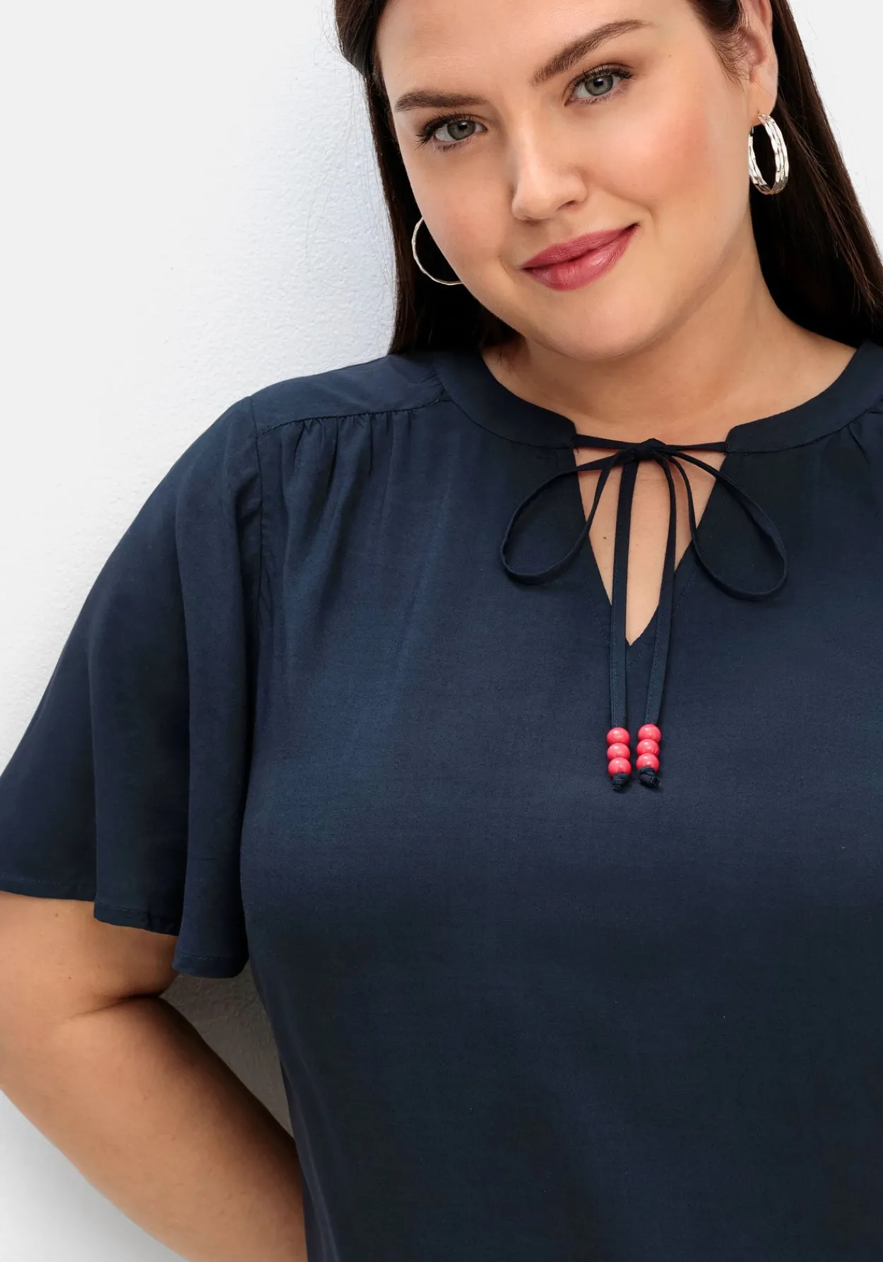 Kleid mit Schlitz und Bindeband am Ausschnitt<sheego New