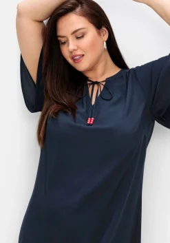 Kleid mit Schlitz und Bindeband am Ausschnitt<sheego New