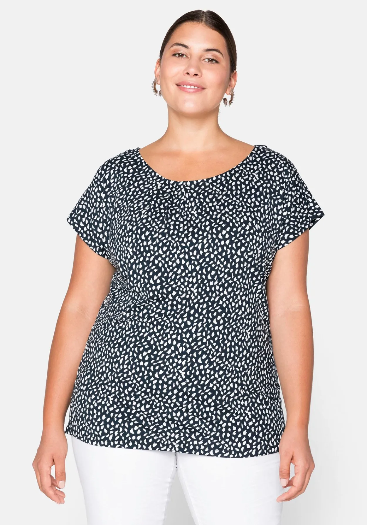 Kurzarmshirt mit Alloverdruck und seitlichen Falten<sheego Online