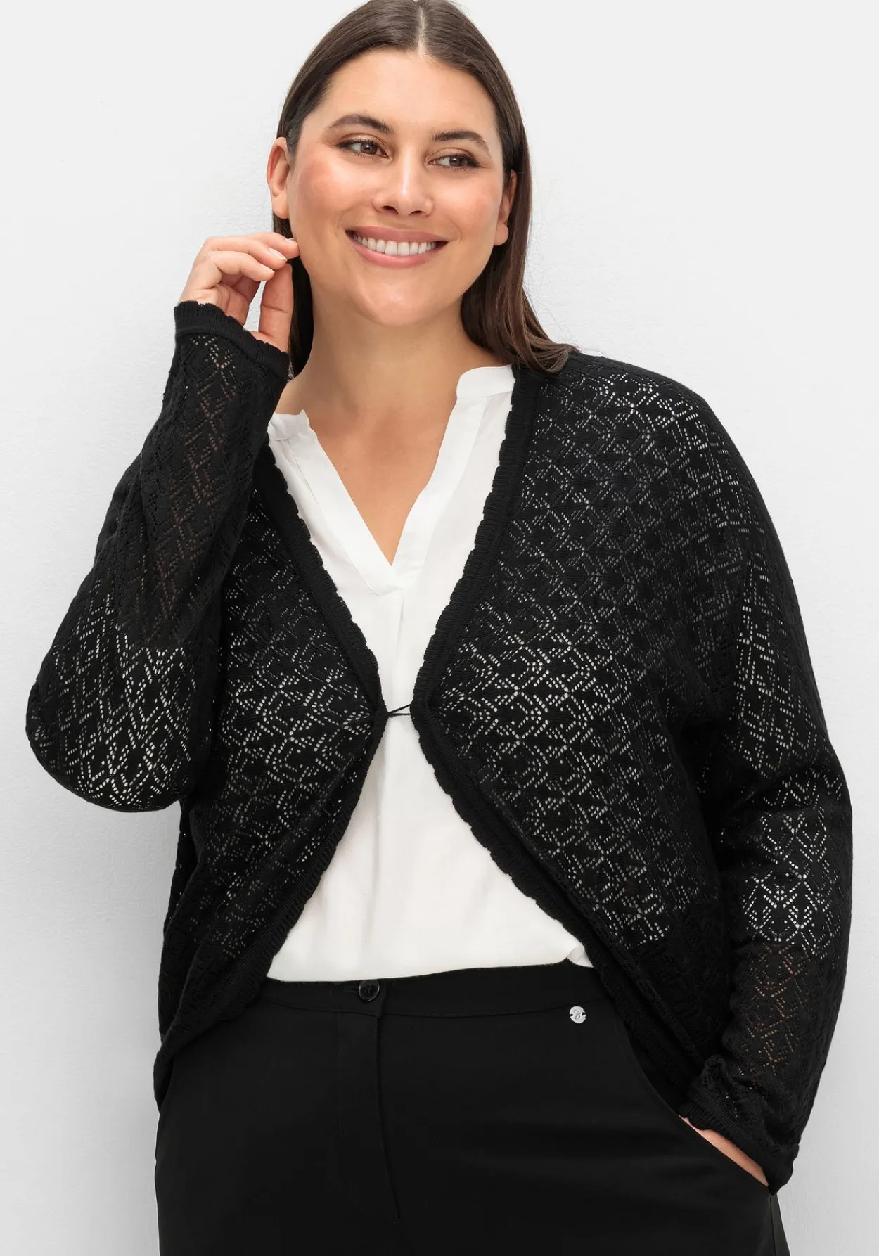 Kurze Ajour-Strickjacke mit Knopfverschluss<sheego New