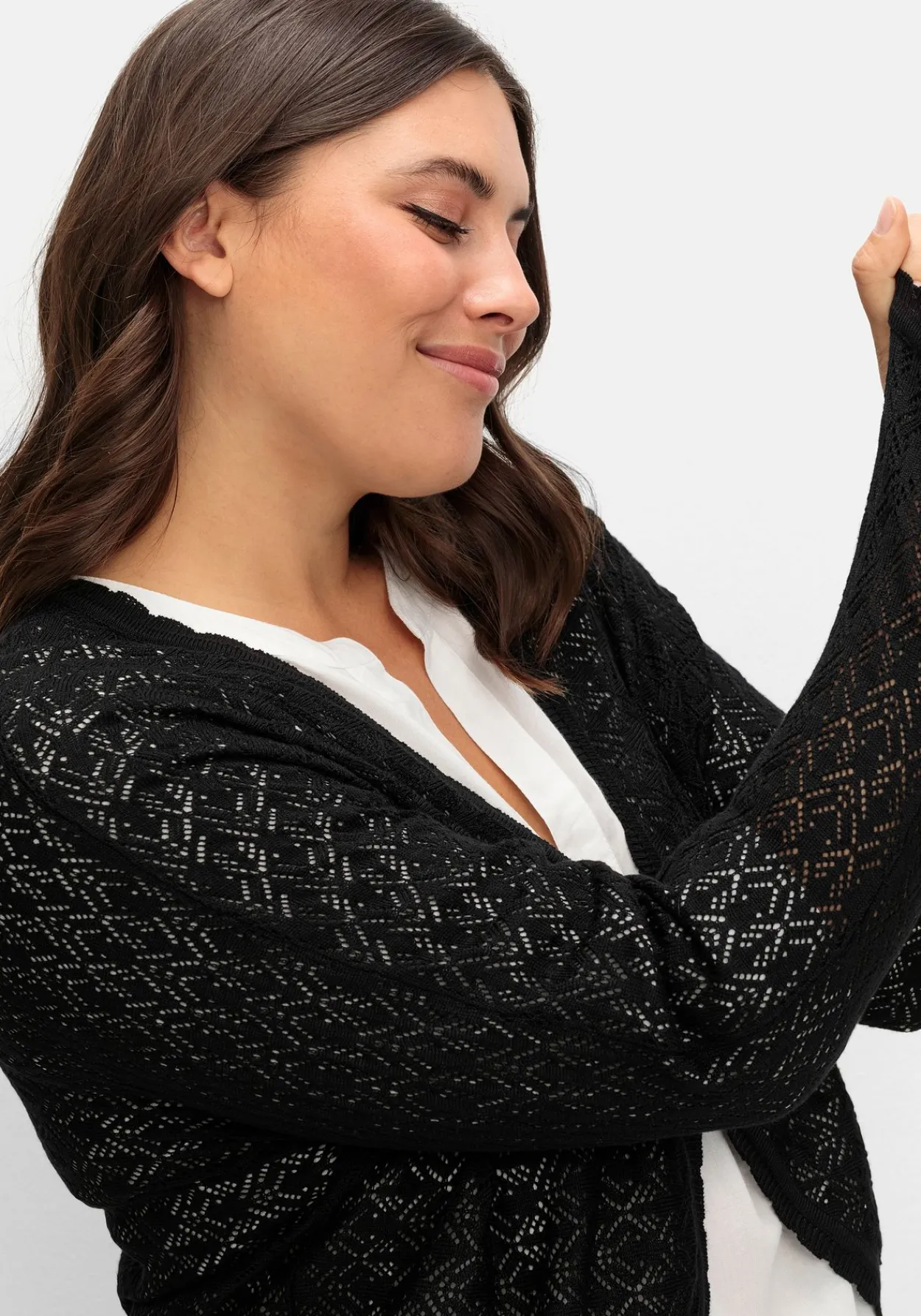 Kurze Ajour-Strickjacke mit Knopfverschluss<sheego New