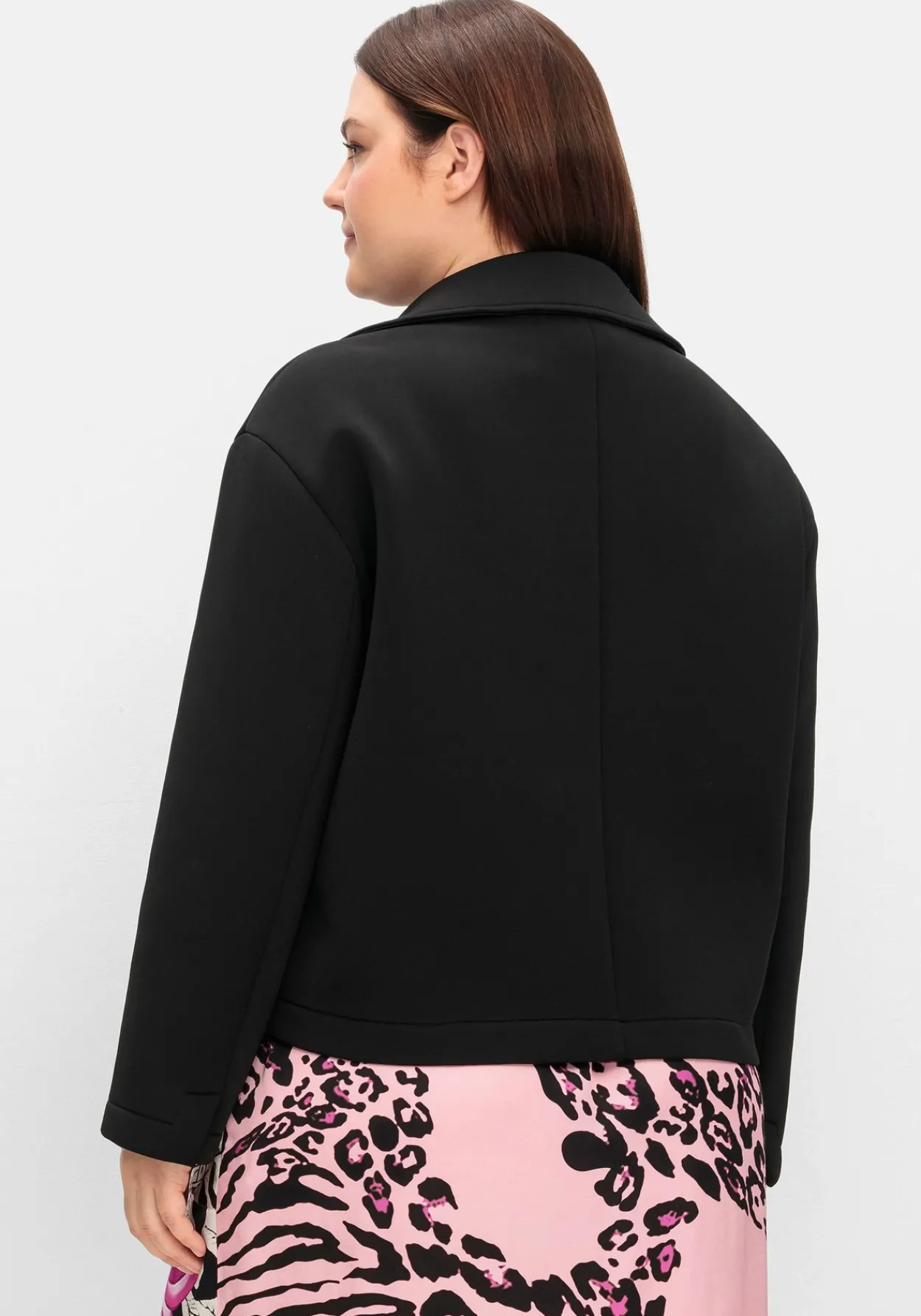 Kurze Jacke mit breitem Reverskragen<sheego loves miss goodlife New