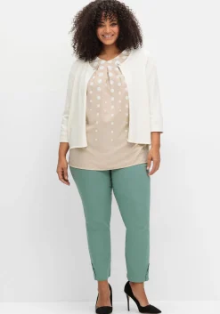 Kurze Strickjacke mit Zierspange am Ausschnitt<sheego Fashion