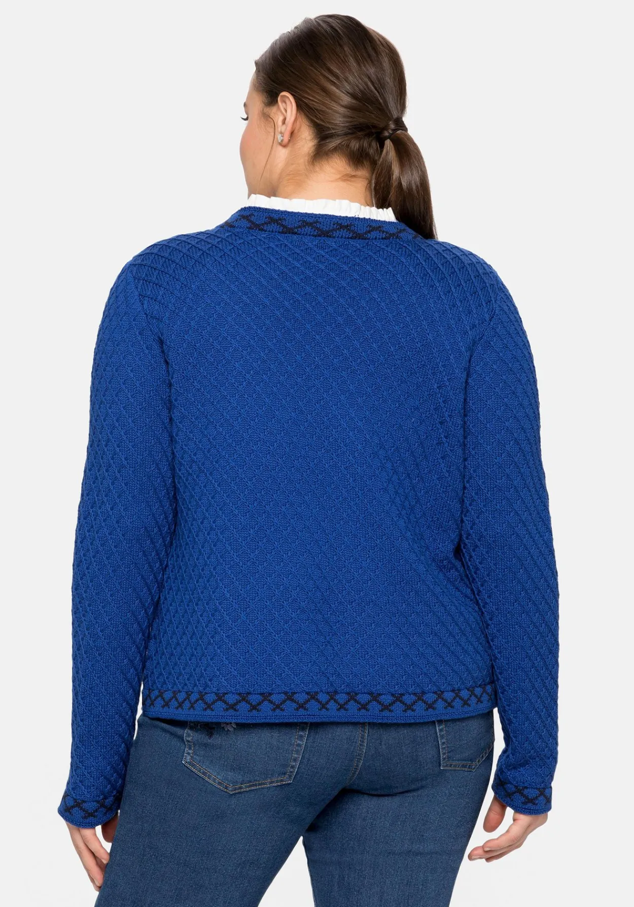 Kurze Trachten-Strickjacke mit Zierborte<sheego Best