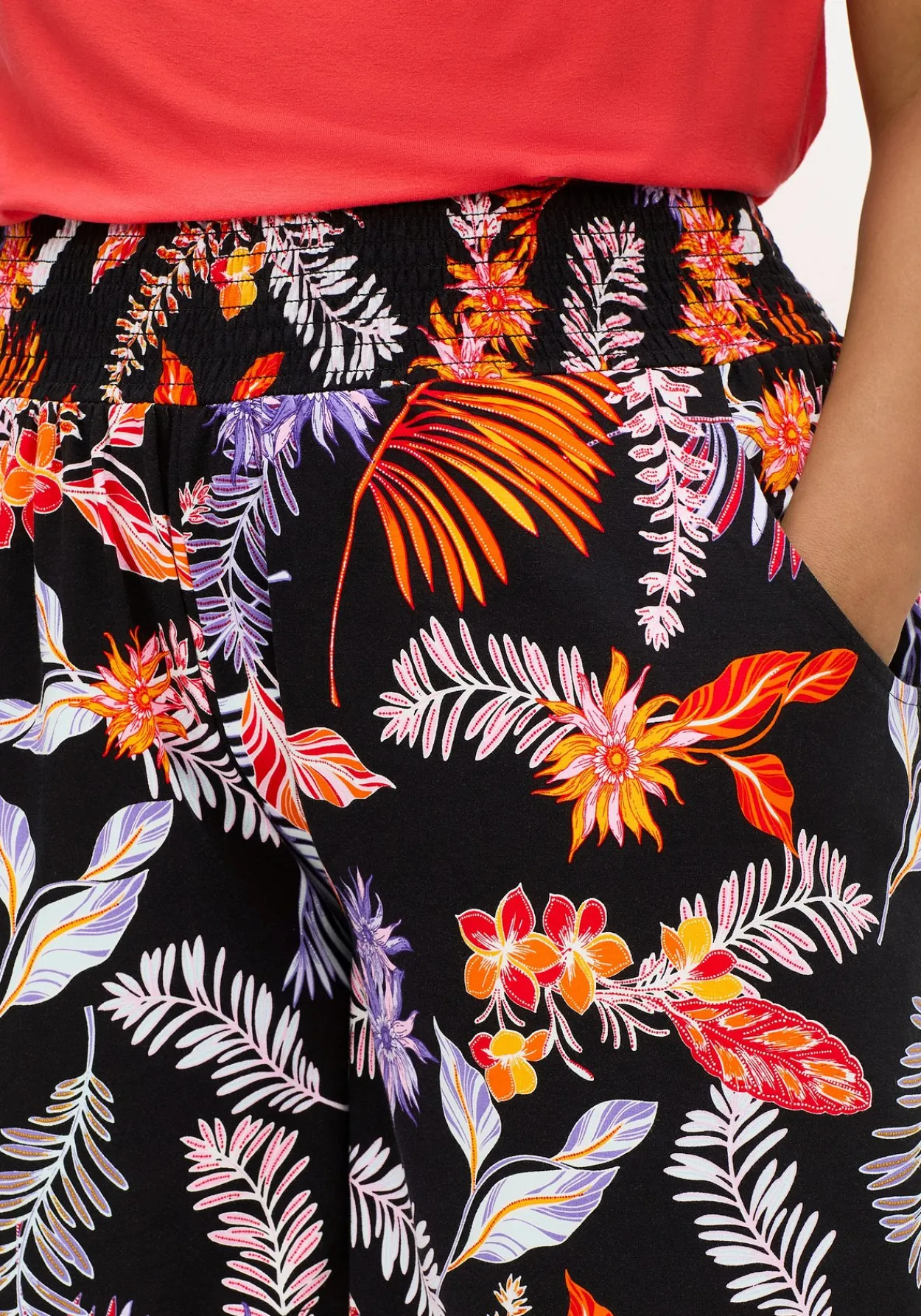Kurze, weite Shorts mit Blätterprint und Smokbund<sheego Best