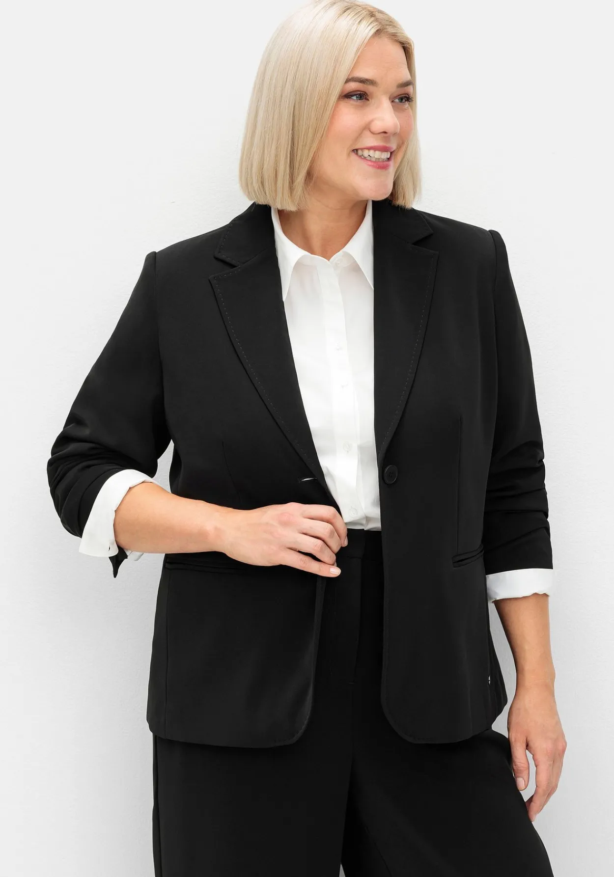 Kurzer, taillierter Blazer mit 1-Knopf-Verschluss<sheego Outlet