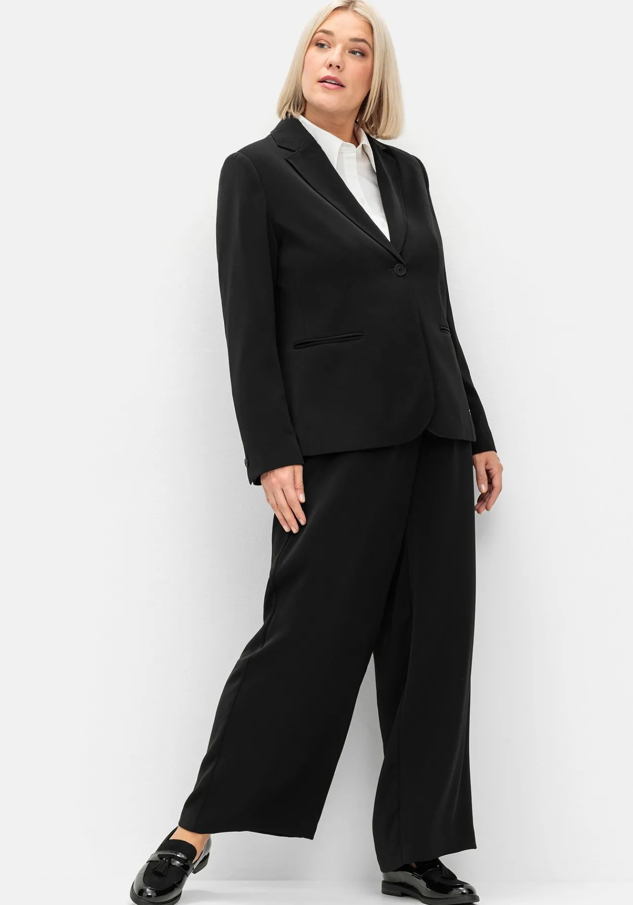 Kurzer, taillierter Blazer mit 1-Knopf-Verschluss<sheego Outlet