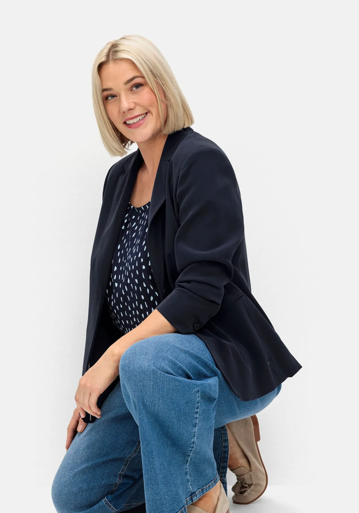 Kurzer, taillierter Blazer mit 1-Knopf-Verschluss<sheego Clearance