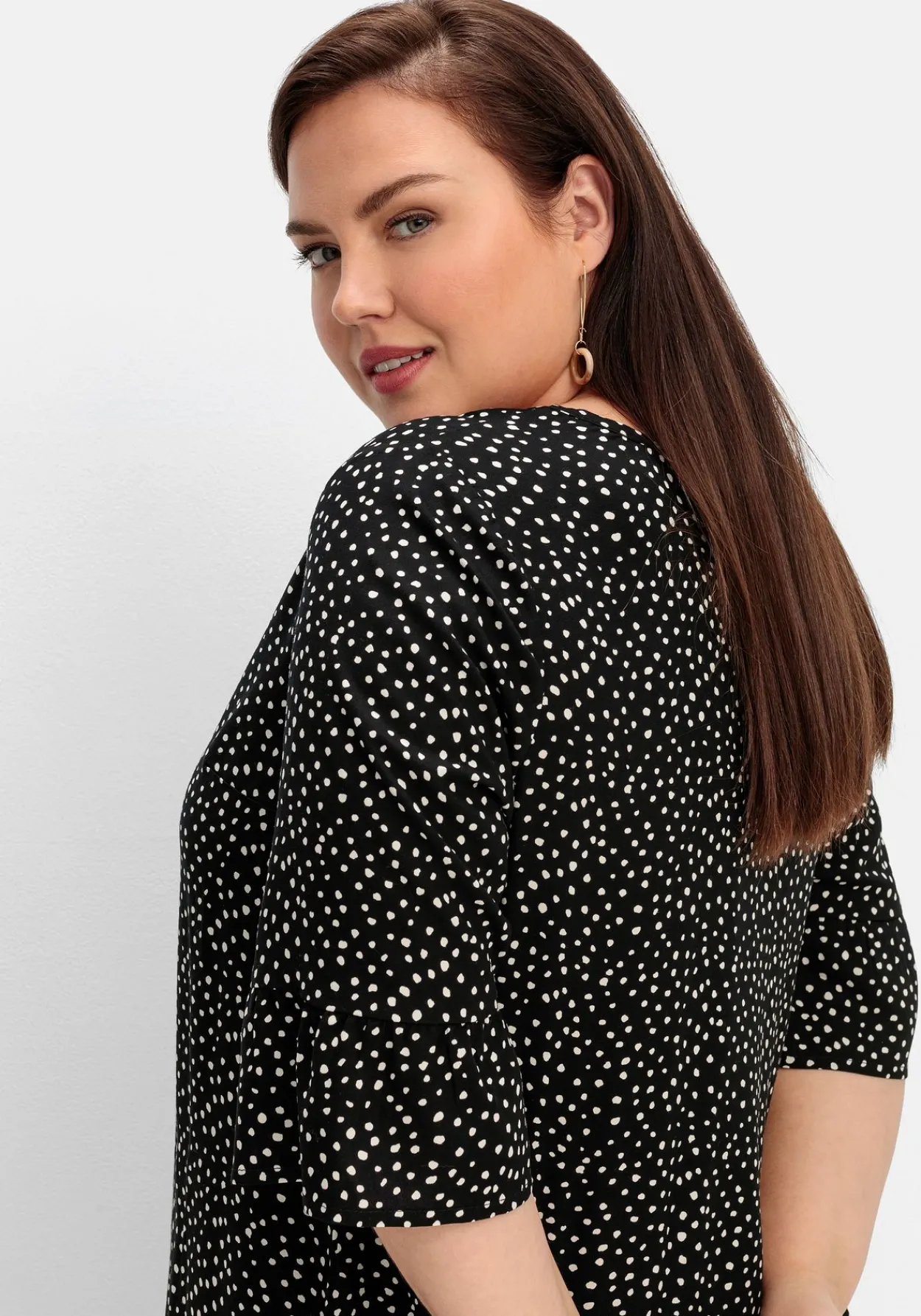 Kurzes Kleid mit 3/4-Arm und Pünktchendruck<sheego Outlet