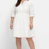 Kurzes Kleid mit Lochstickerei und Ajourmuster<sheego Outlet