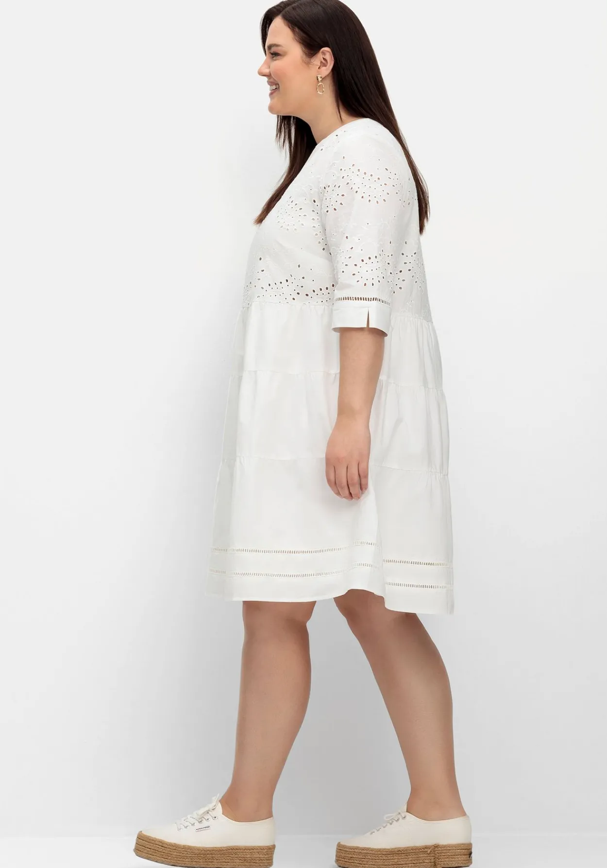 Kurzes Kleid mit Lochstickerei und Ajourmuster<sheego Outlet