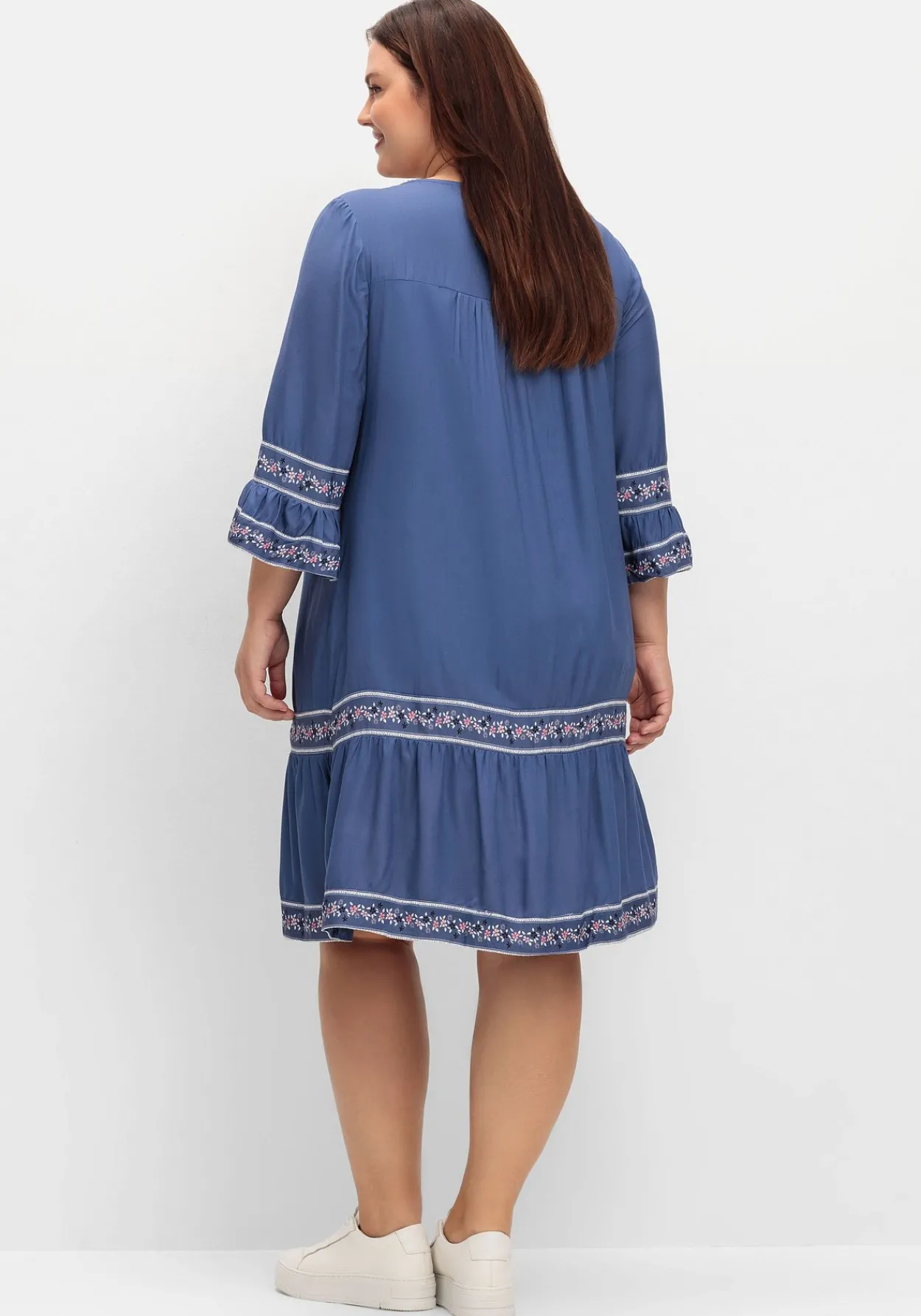 Kurzes Tunikakleid mit Zierband-Details<sheego Hot