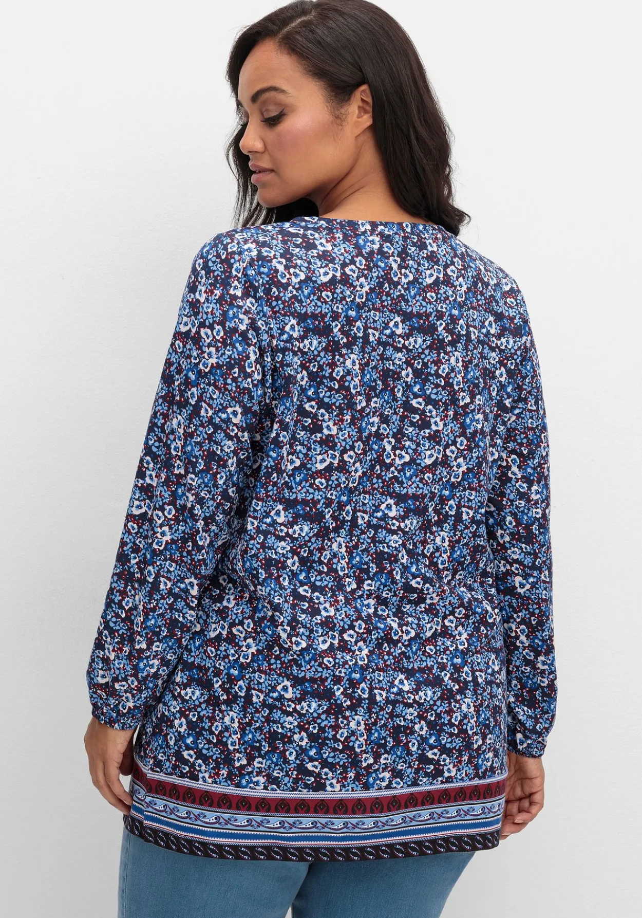 Langarmshirt mit Alloverprint und Herz-Ausschnitt<sheego Sale