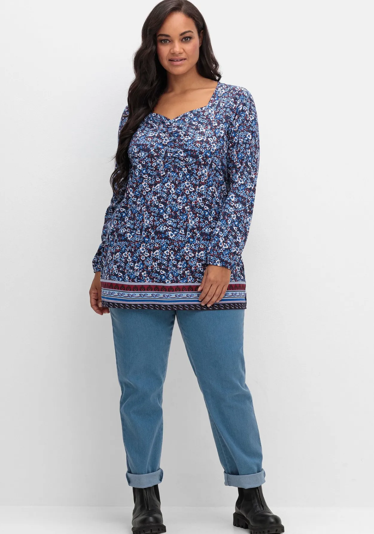 Langarmshirt mit Alloverprint und Herz-Ausschnitt<sheego Sale