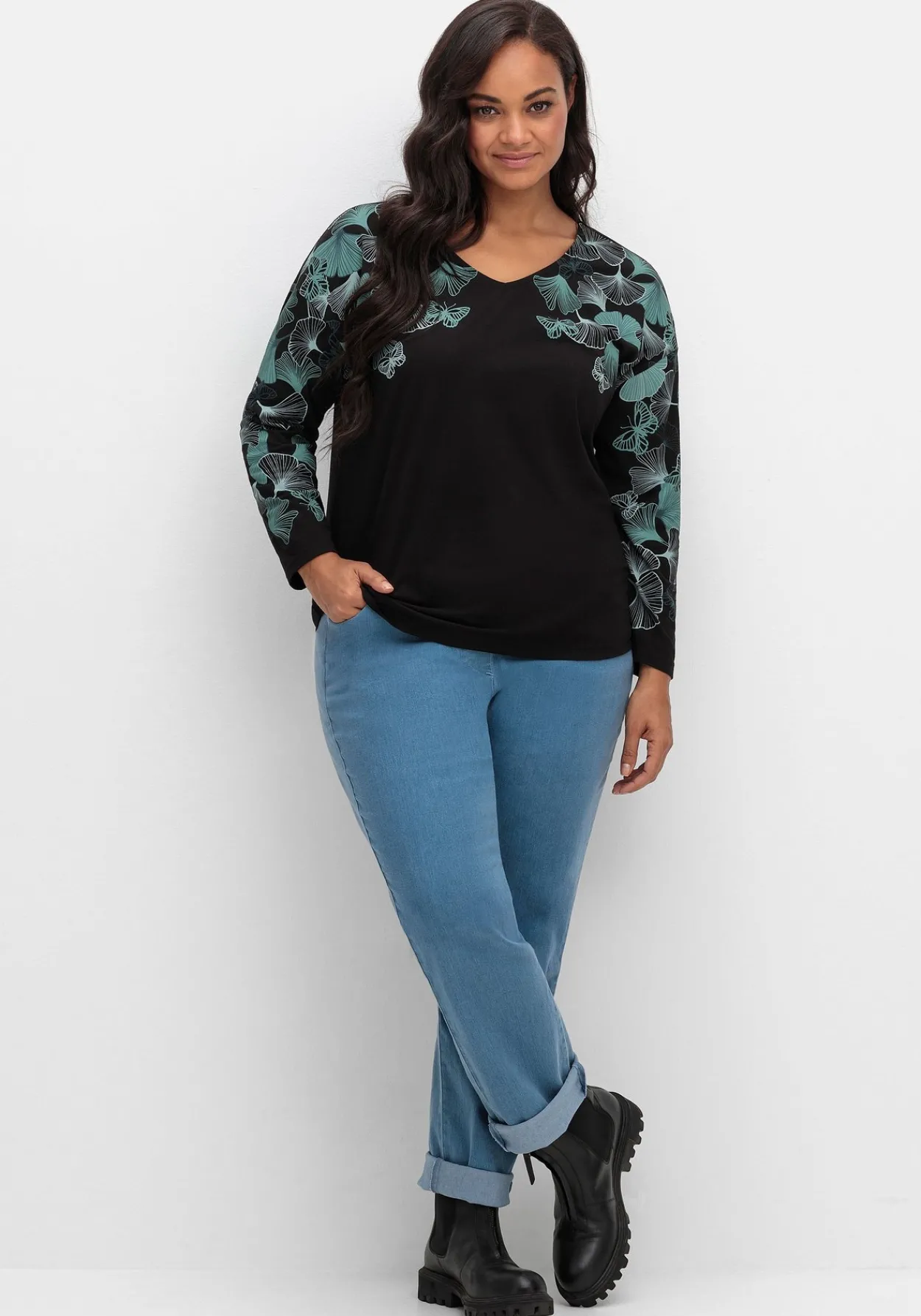 Langarmshirt mit V-Ausschnitt und Blätterdruck<sheego Fashion