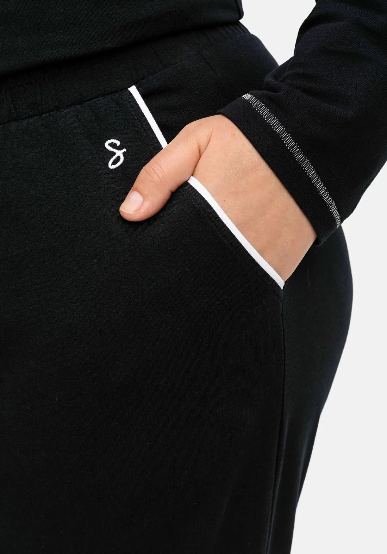 Lange Schlafhose mit schmalem Bein und Kontrastdetails<sheego Best