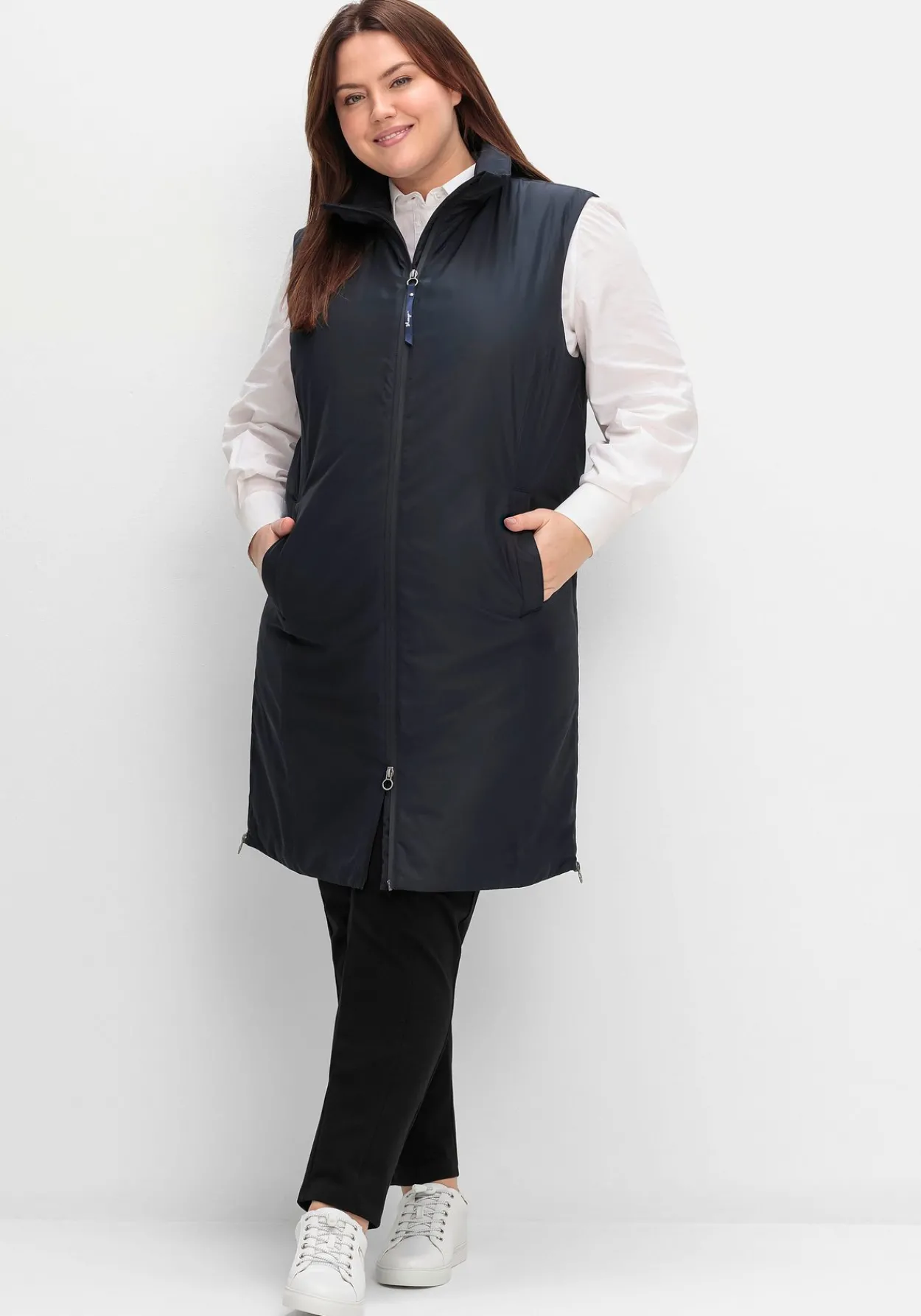 Lange Weste mit Tunnelzug hinten und Seitenzippern<sheego Fashion