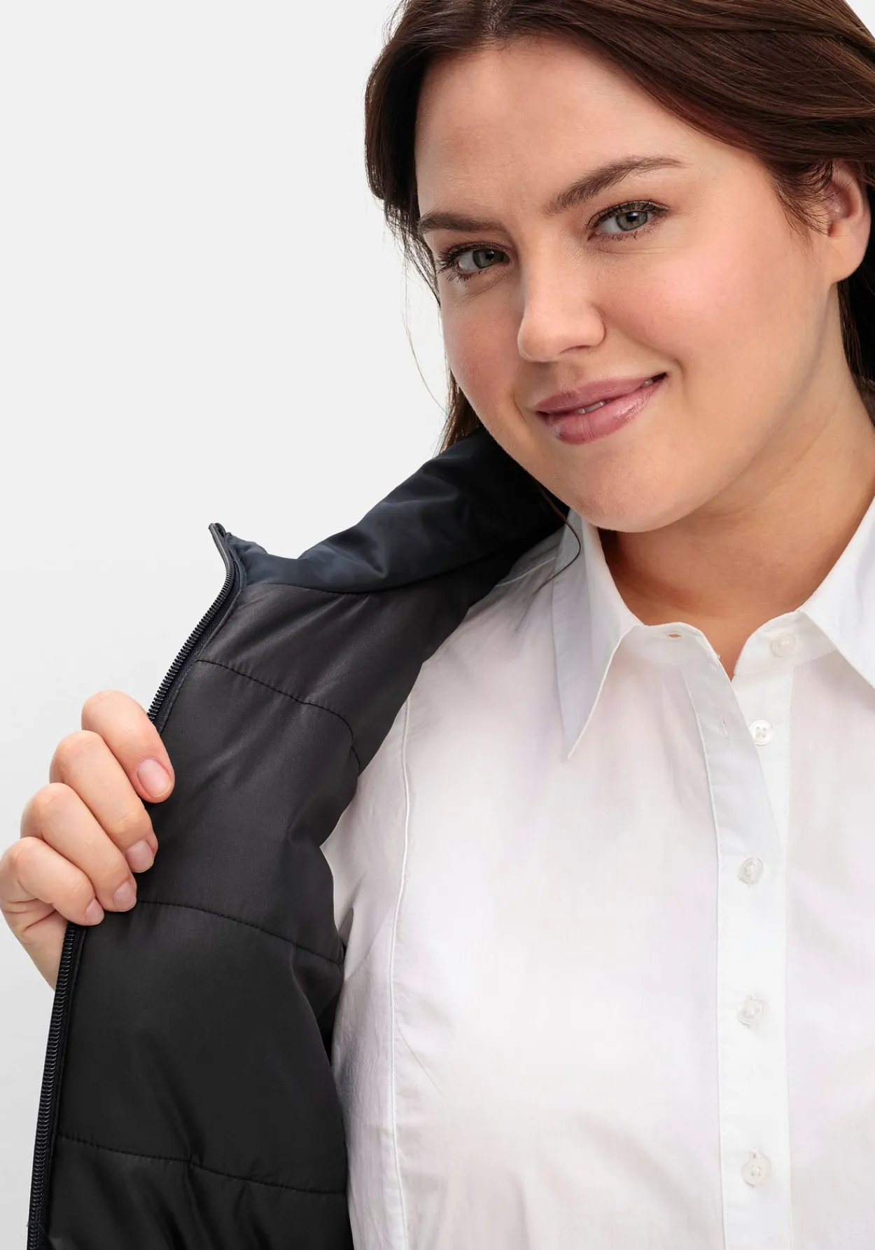 Lange Weste mit Tunnelzug hinten und Seitenzippern<sheego Fashion
