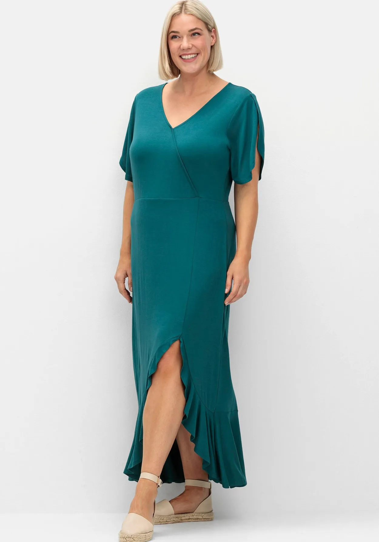 Langes Jerseykleid in Wickeloptik, mit Volantrock<sheego Discount