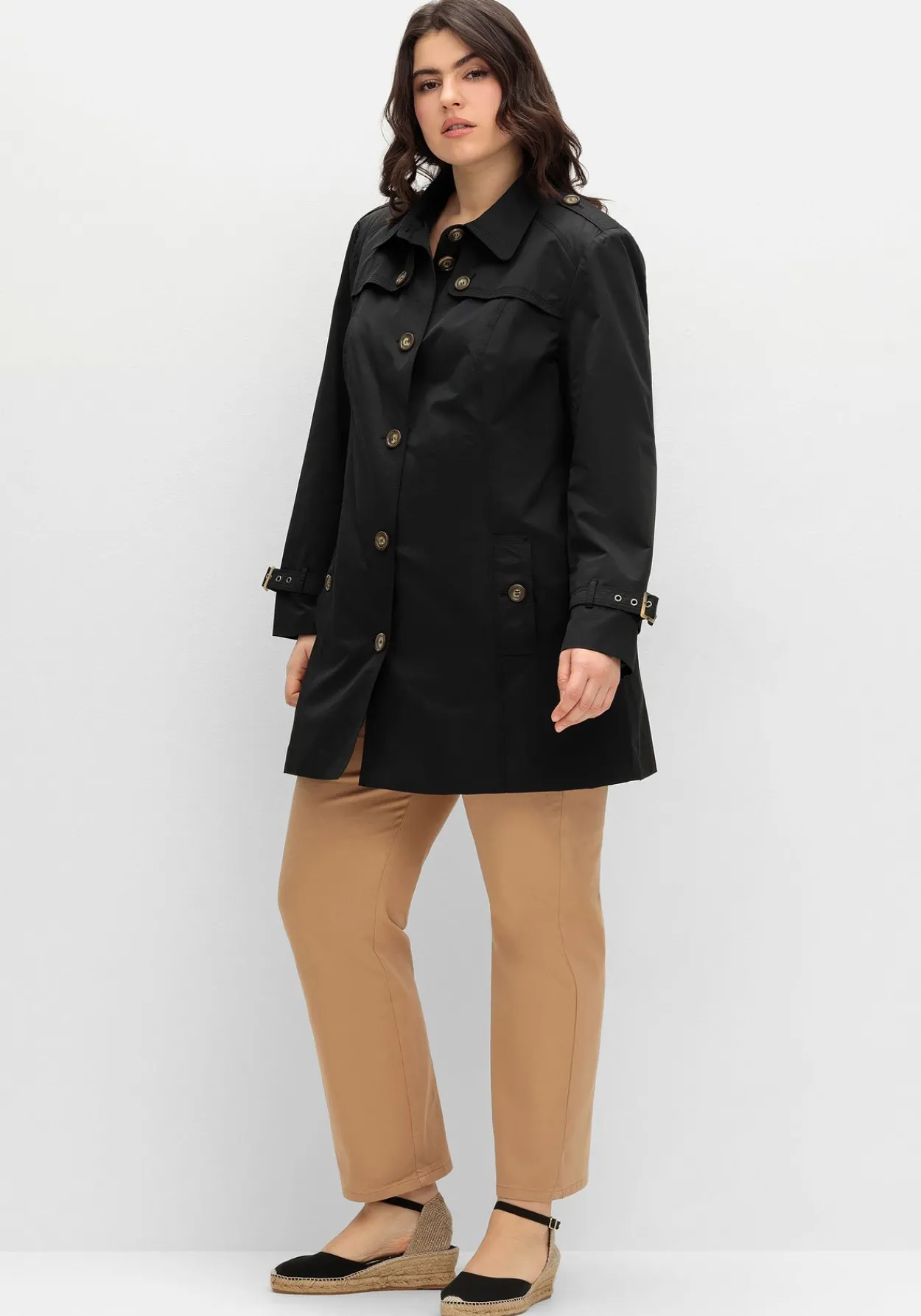 Leicht glänzende Longjacke im Trenchcoat-Stil<sheego Clearance