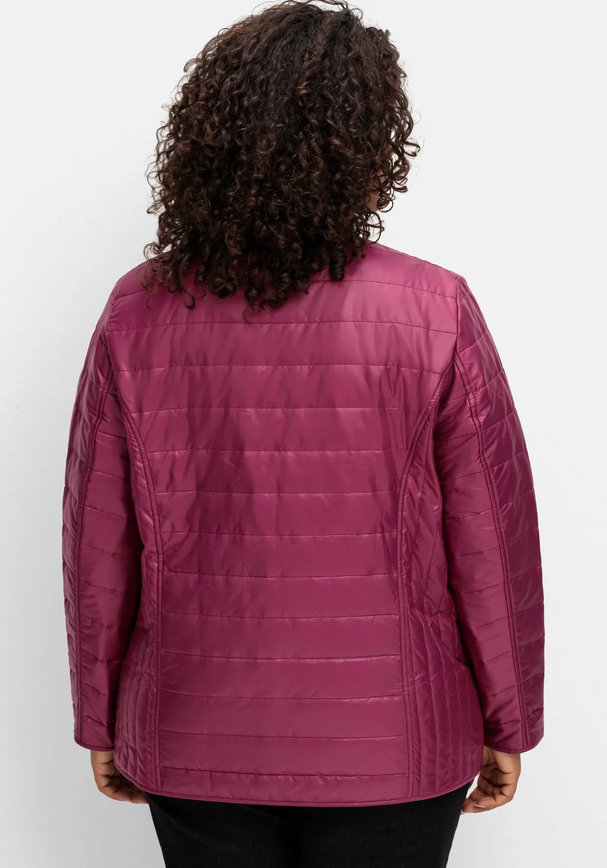 Leicht wattierte Steppjacke mit Stehkragen<sheego Outlet