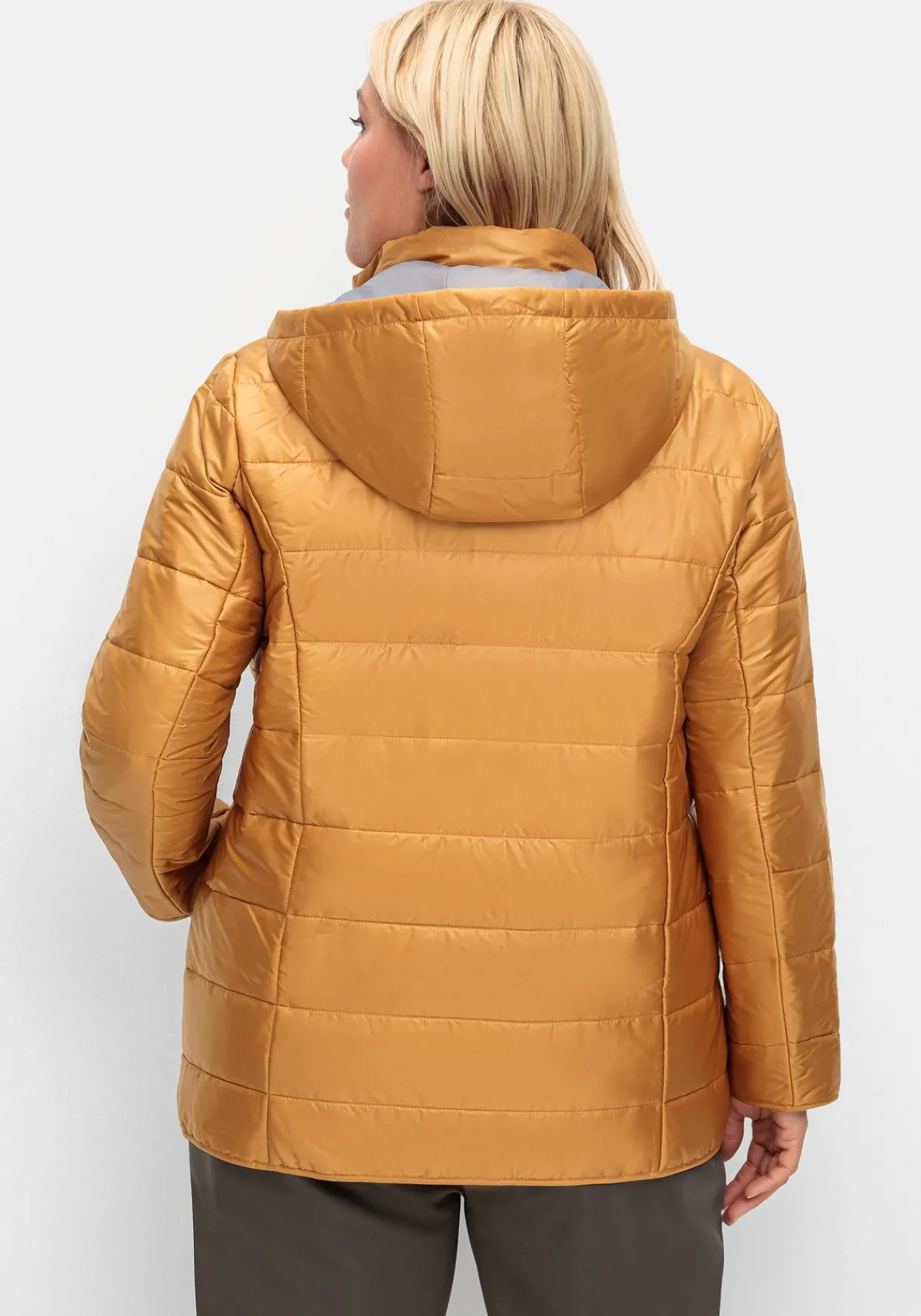 Leicht wattierte Steppjacke mit Kapuze<sheego New