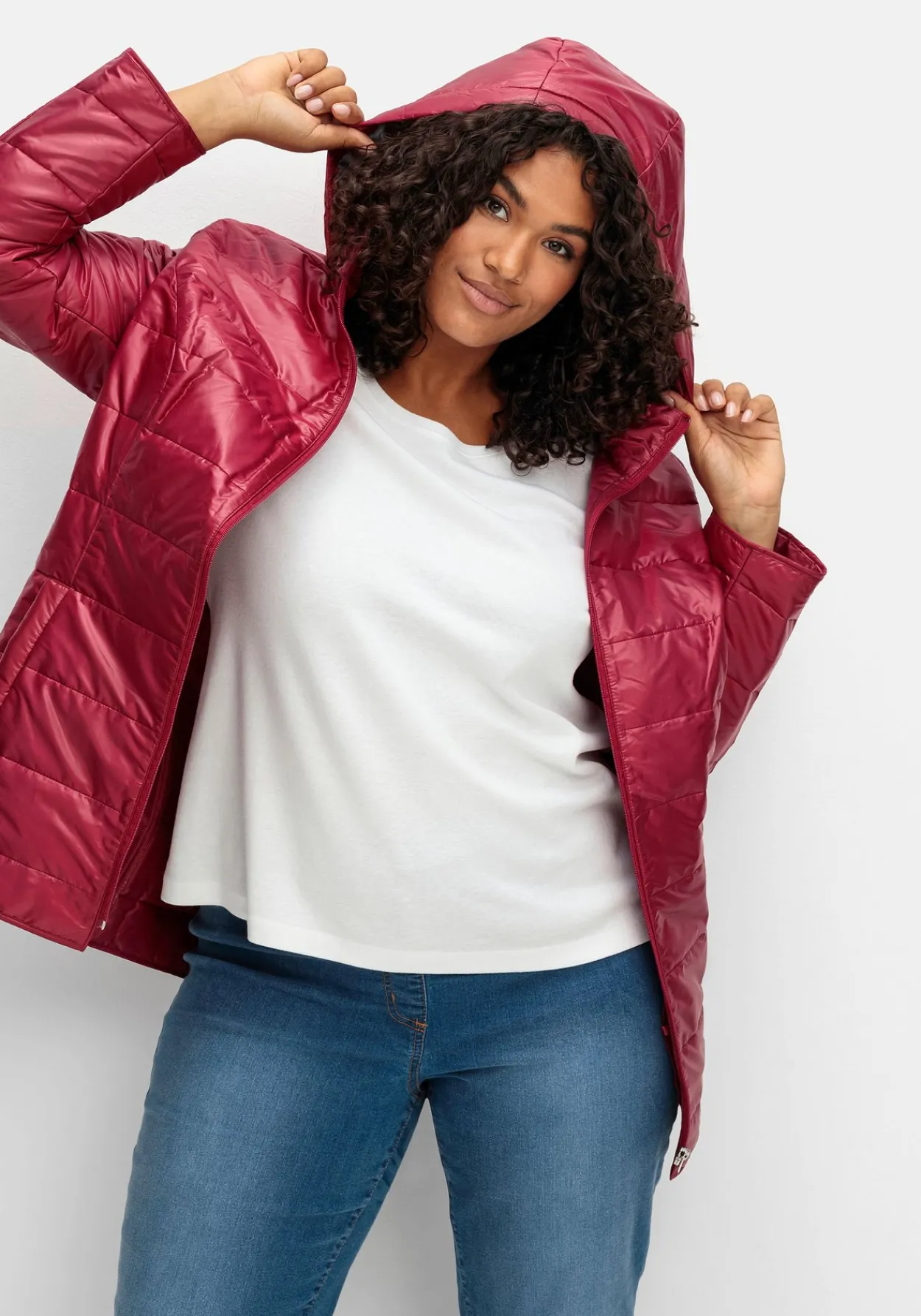 Leicht wattierte Steppjacke mit Kapuze<sheego Clearance