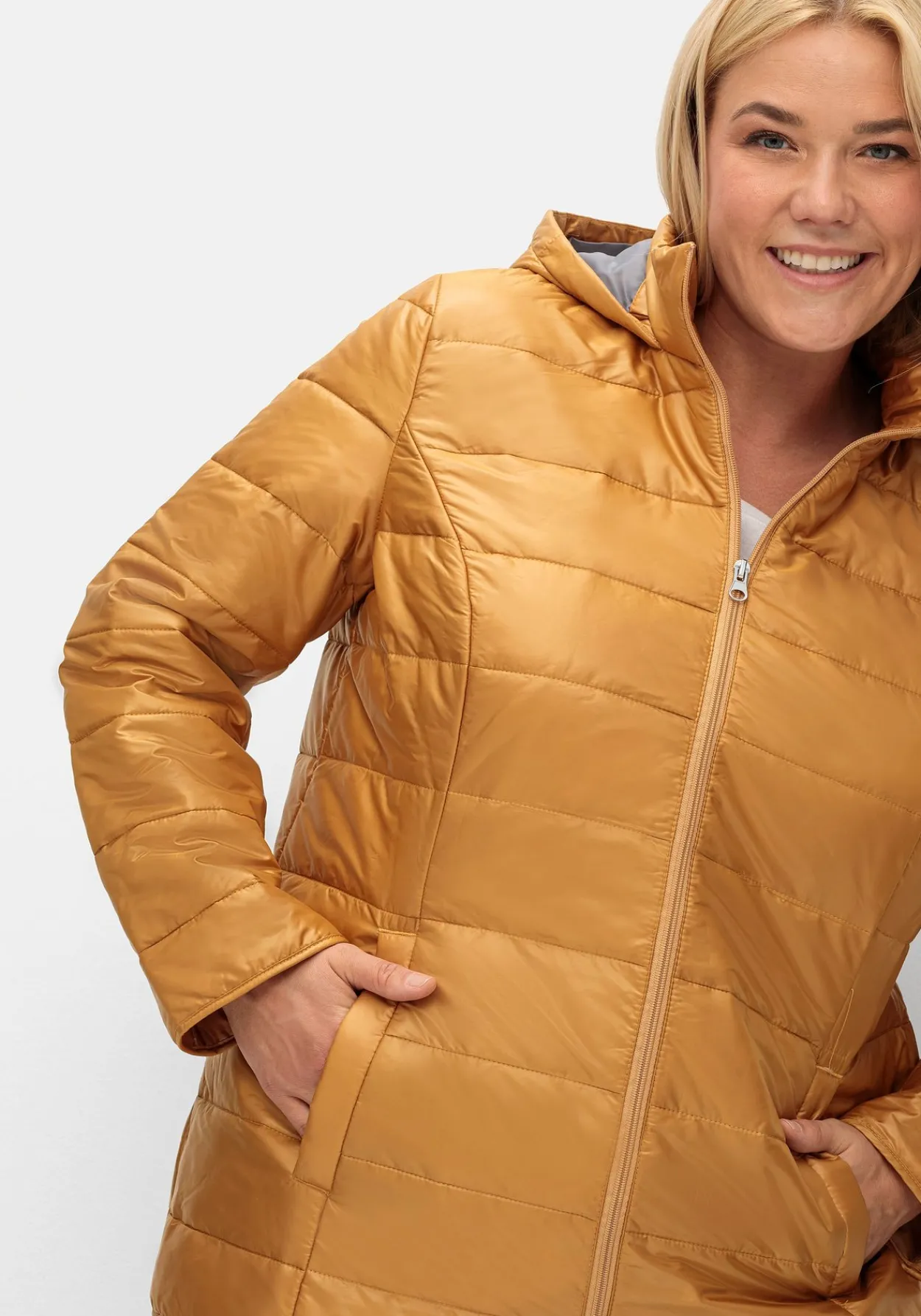 Leicht wattierte Steppjacke mit Kapuze<sheego New