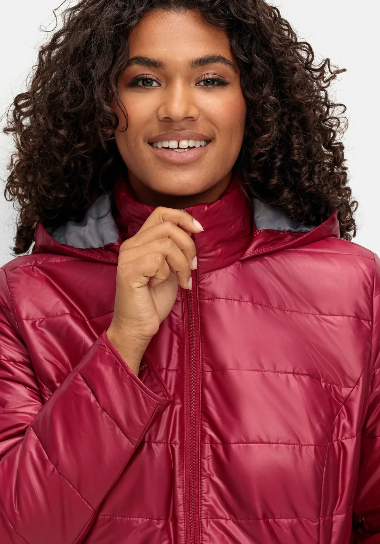 Leicht wattierte Steppjacke mit Kapuze<sheego Clearance